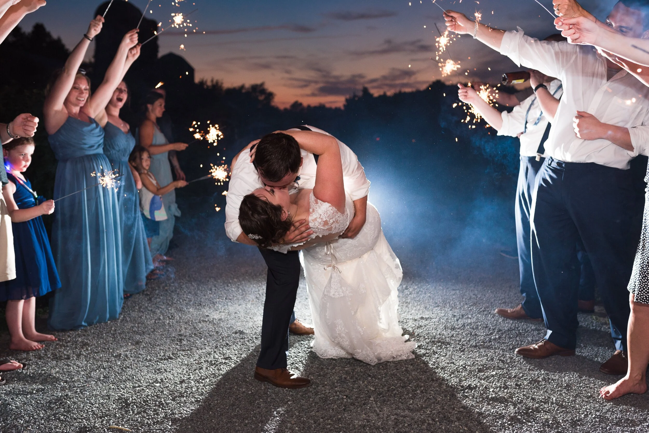 5 TIPS TO PLAN A SPARKLER EXIT ON YOUR WEDDING DAY 