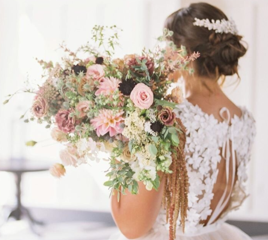 Spring Wedding Color Palettes That Feel Fresh and Timeless