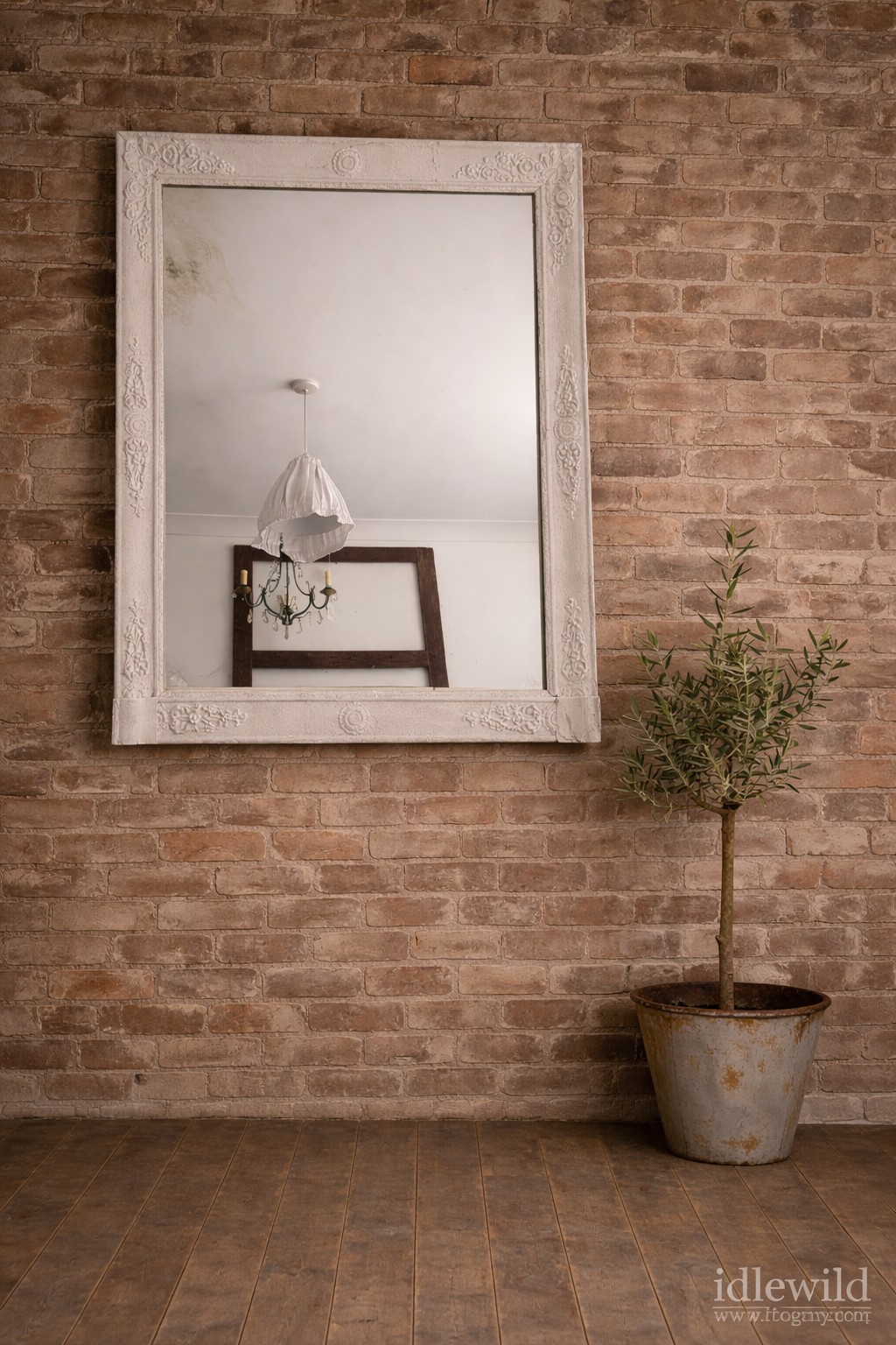 White Mirror1 (1).png