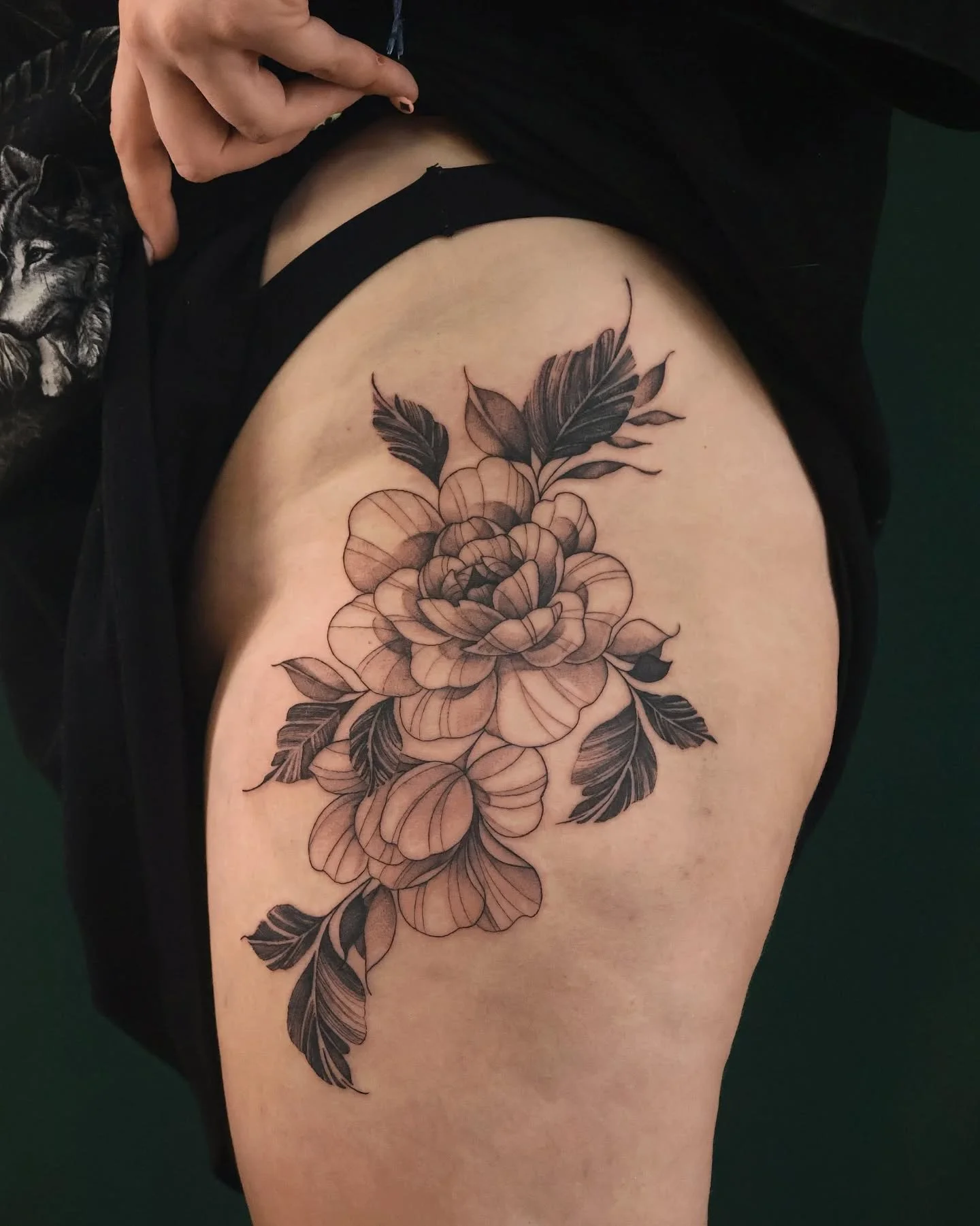 Ovakve ženstvene tetovaže uvijek su dobrodo&scaron;le 🌸 hvala na povjerenju 🌸

@mr.ink_tattoocare

#tattoostudio #zagreb #flowertattoo #tattoo