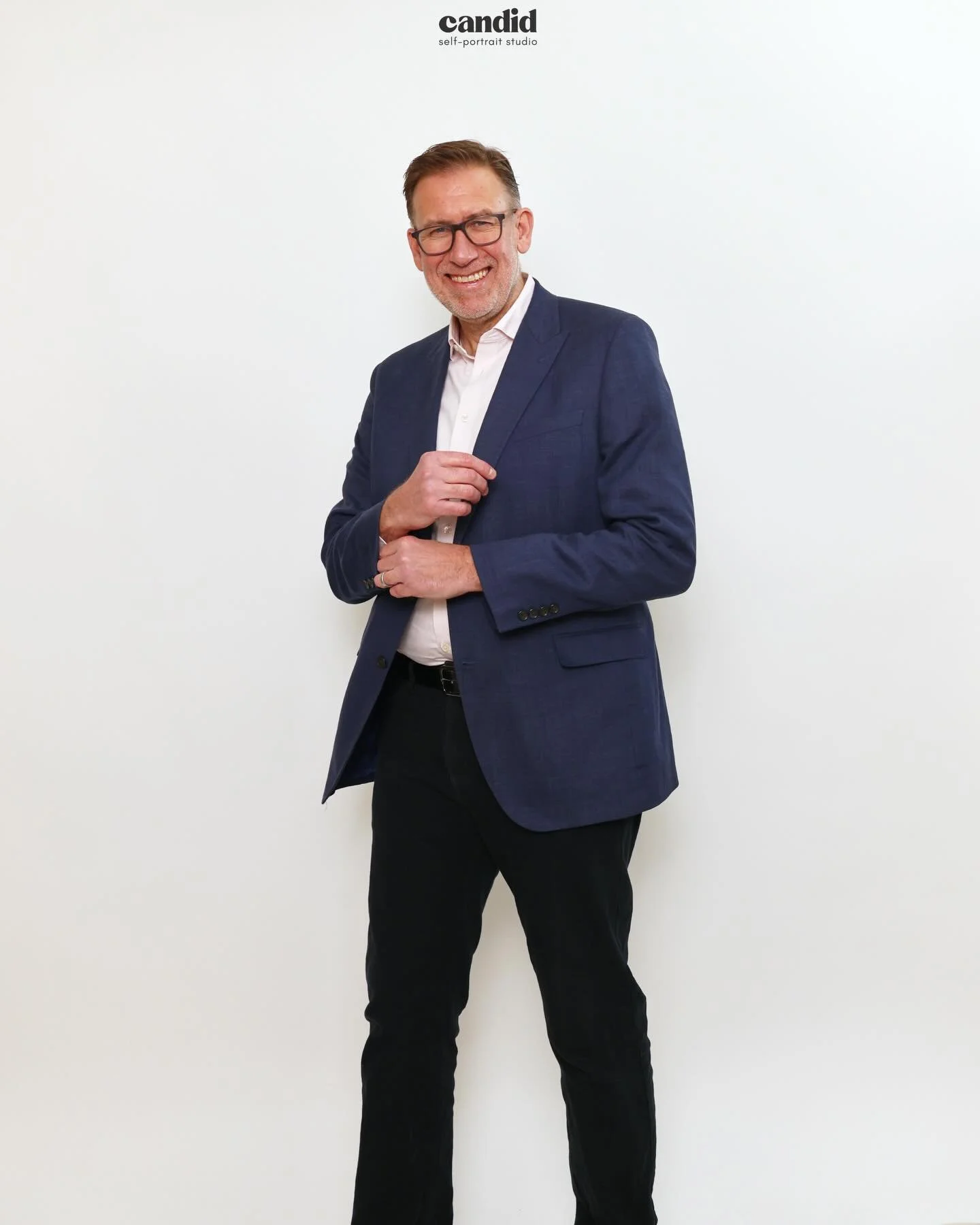 solo + team shots don&rsquo;t have to be boring. shoot them your way with candid 📸