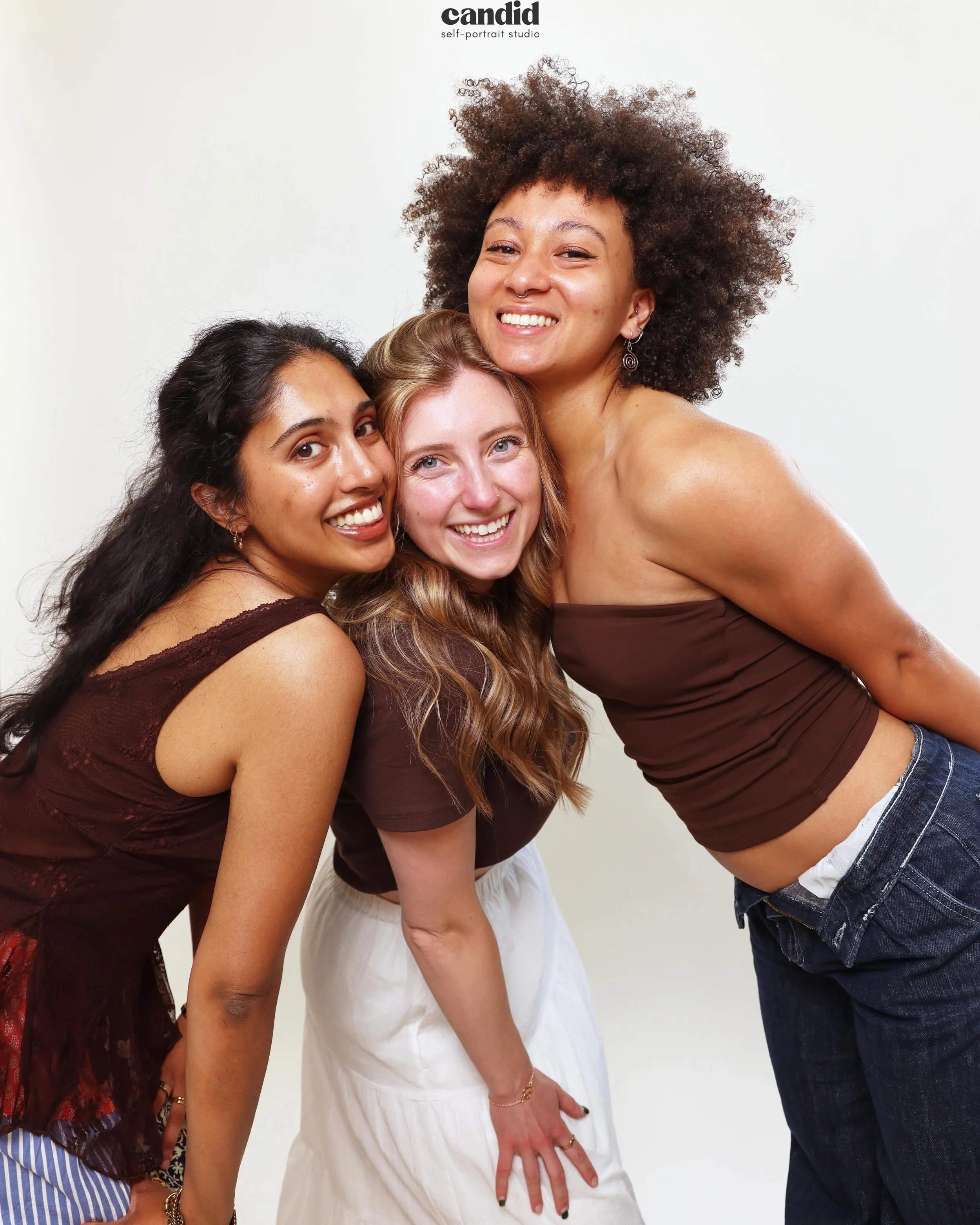 splitting a candid shoot with your besties so it&rsquo;s basically free 🕺🏼🪩🩷 #girlmaths