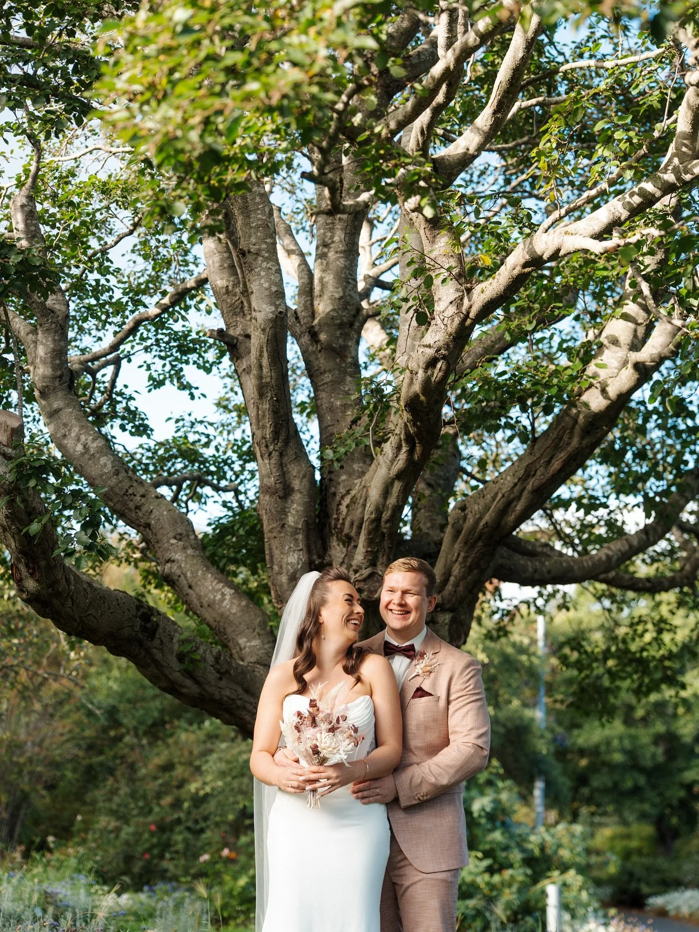 Laughs, tears, sun and rain (all at the same time)&hellip; Bringing their lives and their cultures together.
It was a very special September day of Lena &amp; P&eacute;tur 🤍
