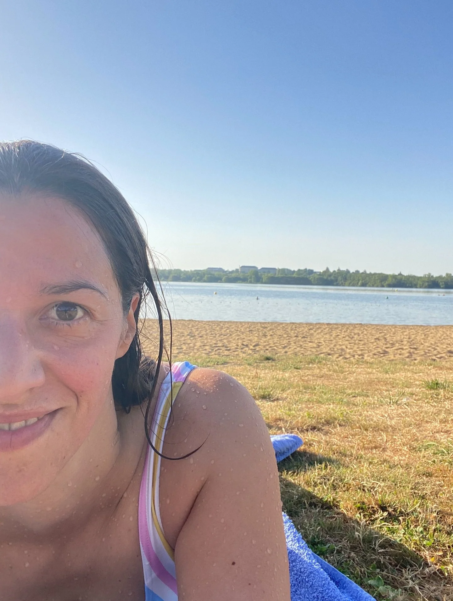JUNE, you&rsquo;re so f****ing gorgeous -&bull; 

entre baignade matinale de 7h du mat par canicule,
s&eacute;jour yoga exceptionnel dans le B&eacute;arn,
visite du pass&eacute; sur le bassin d&rsquo;Arcachon,
exploration de mon nouveau quartier ange