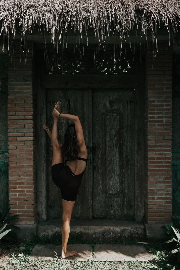 8 · hips · at the ready