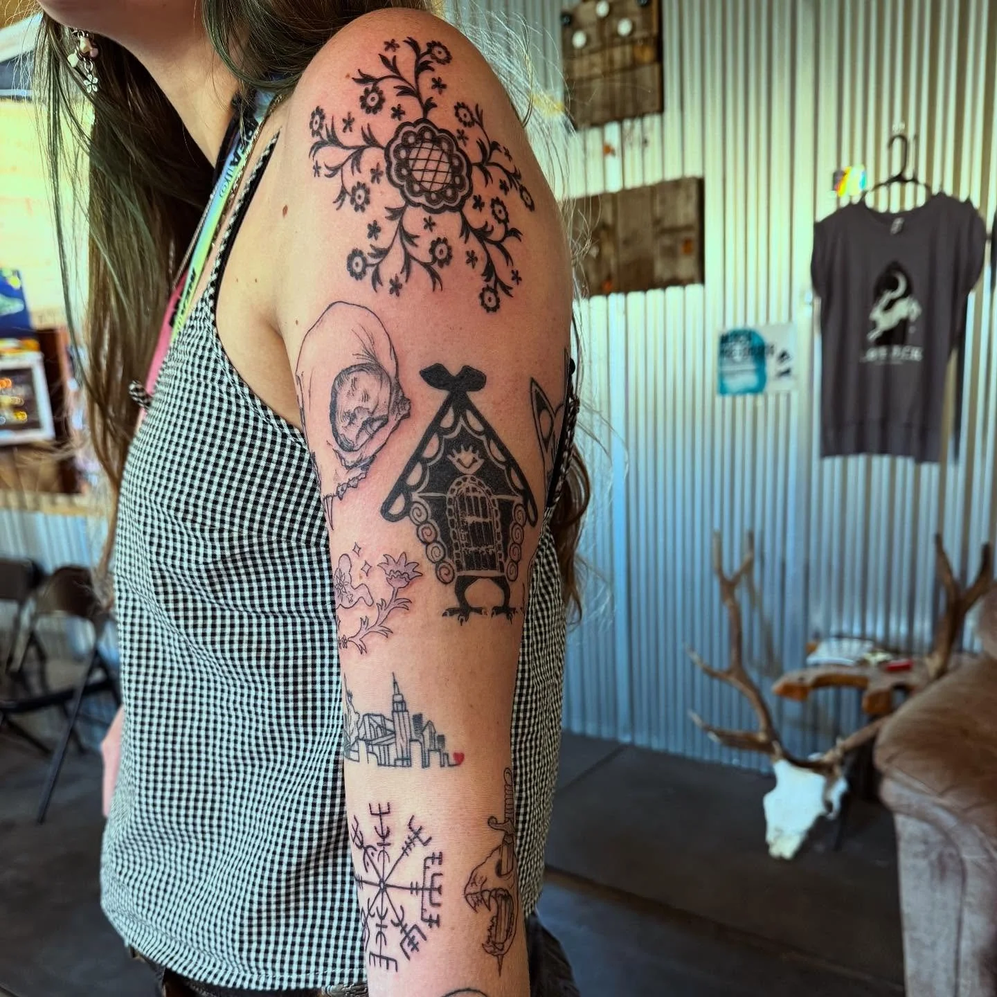 Few more stickers for @maryzoe_c &lsquo;s patchwork sleeve and a healed peek at the additions from last time! Thanks for the trust, girl! 🫶 

I am ALLLLMOST fully booked for June but may still have some random spots here and there for pre-drawn flas