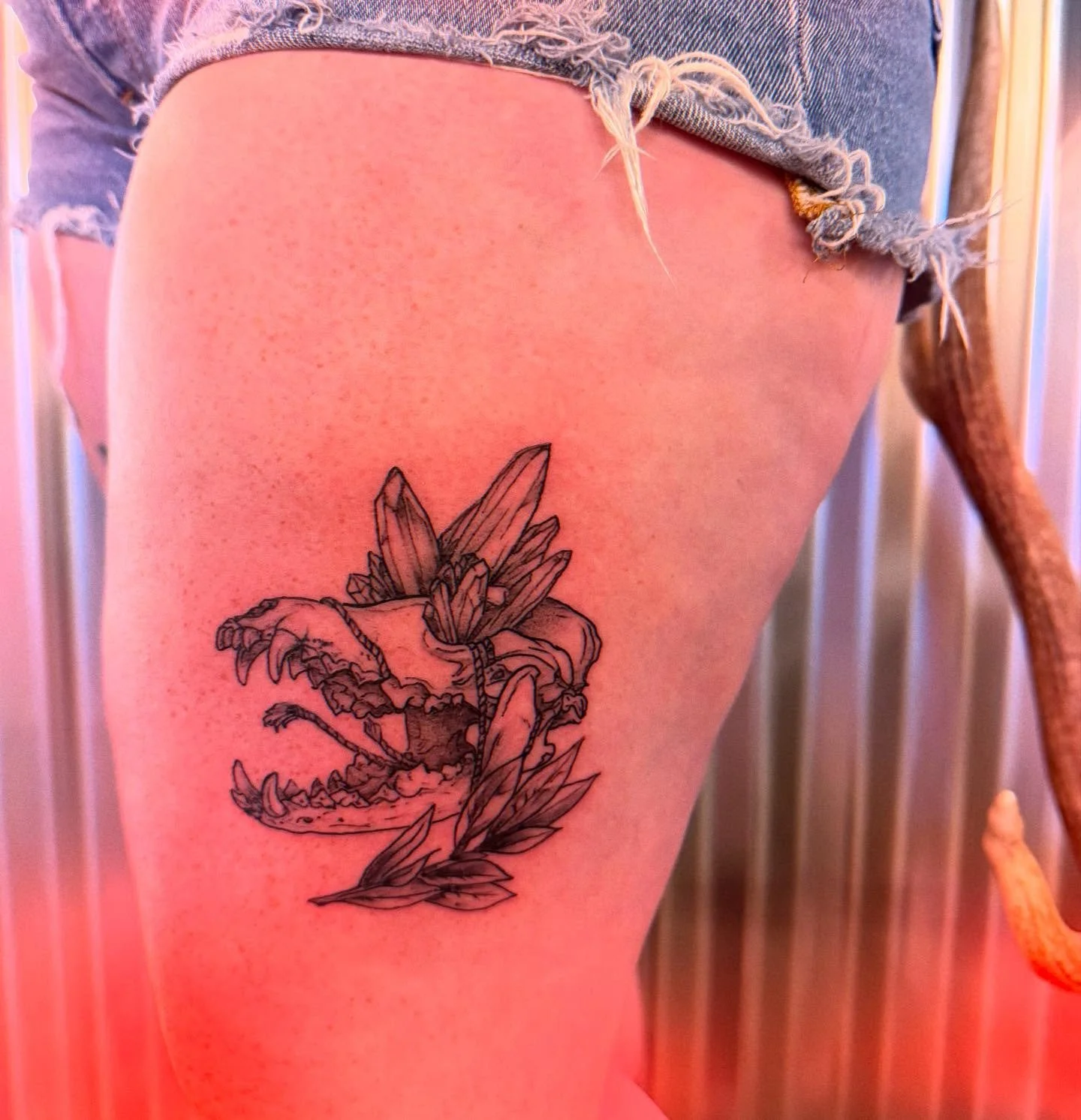 Had so much fun busting out this crystalline wolfy skull for Haley tonight! Thanks for making the trek up the pass! 🐺 🔮// By @runestonecowgirl.tattoos