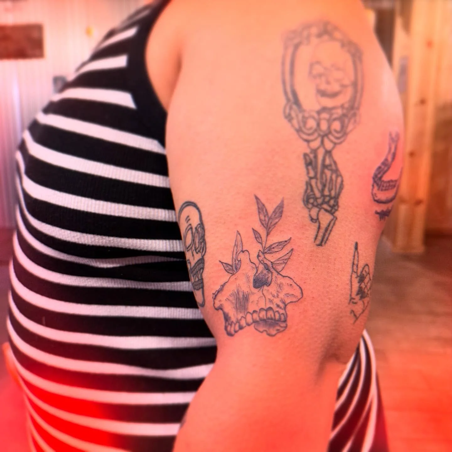 Thanks to Tyra for coming back up to see me and snag these sick flash baddies for her skele//skull arm! 💀 🌿 So good to see you again! // By @runestonecowgirl.tattoos