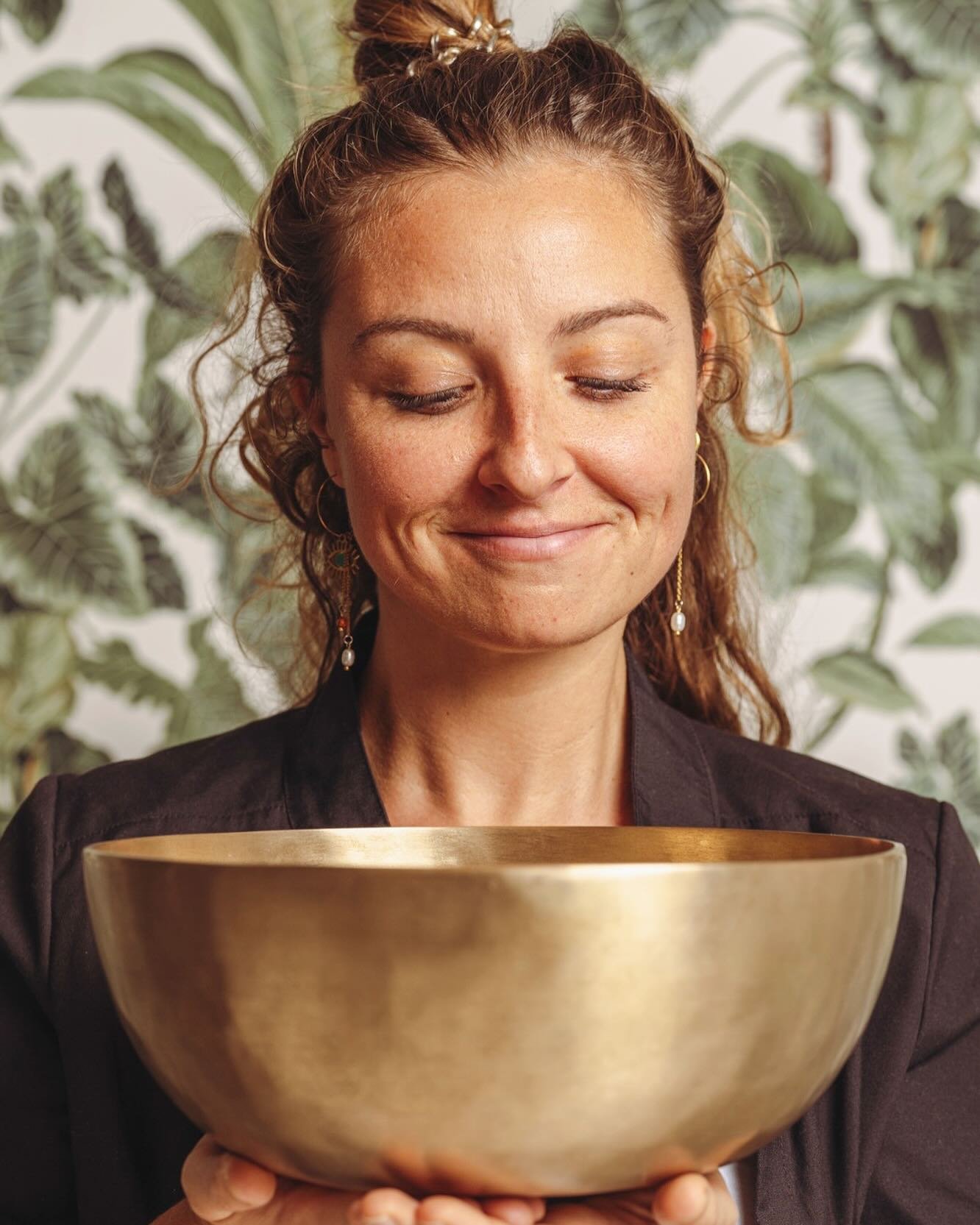 Me-Time for You Baby! 🌱
💆&zwj;♀️ Wer braucht eine normale Massage, wenn du eine Klangschalen-Massage haben kannst?
Ein musikalisches Bad f&uuml;r deine Sinne! 🎶 Shower yourself in harmonious sounds...

Dein Ticket zu innerer Ruhe und einem L&auml;