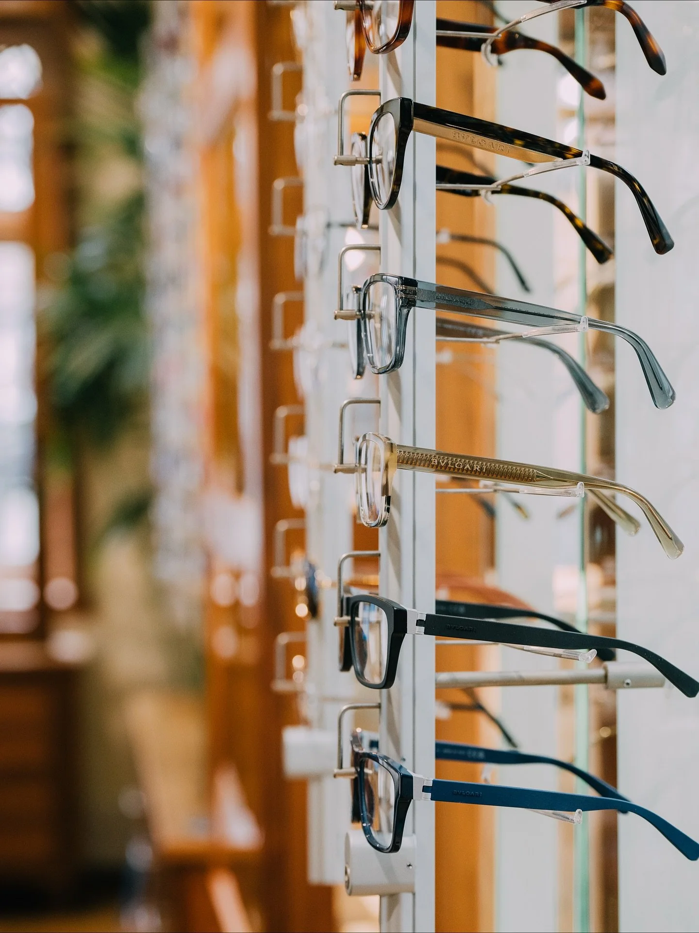 Luxury with a legacy.
Since 1884, BVLGARI has been synonymous with Italian excellence — a name that began in Rome’s Via dei Condotti and grew into one of the world’s most prestigious houses of jewellery and design.
Each frame in t