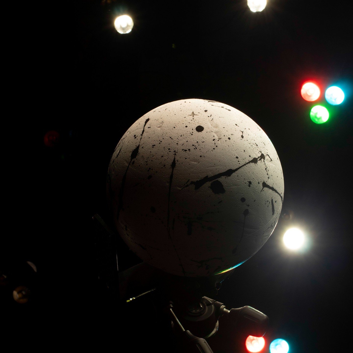 so much technology but none of it works without our tried and tested polystyrene ball.

#3dscanning #calibration