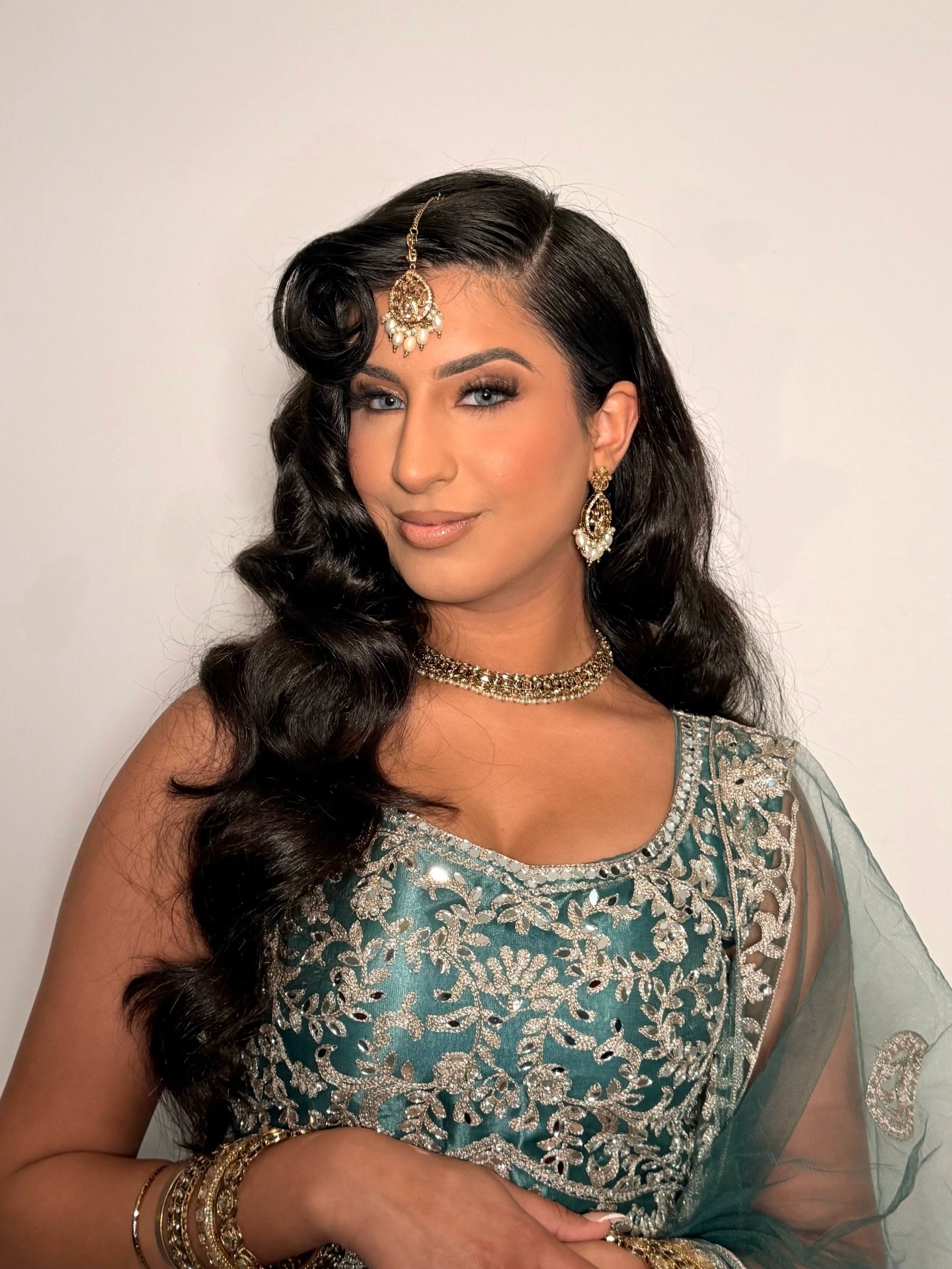 Soft bridal glam with radiant skin and a flawless finish 🤍 I always love enhancing your features whilst keeping the look timeless. 

Hair : @hairbysunmisola_ 

2026 brides, DM &ldquo;BRIDE&rdquo; for availability 

#asianbridal #asianbridalmakeup #n