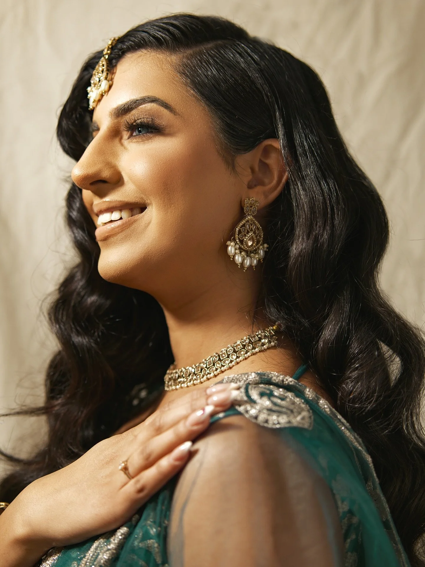 Soft bridal glam with radiant skin and a flawless finish 🤍 I always love enhancing your features whilst keeping the look timeless. 

Hair : @hairbysunmisola_ 

2026 brides, DM &ldquo;BRIDE&rdquo; for availability 

#asianbridal #asianbridalmakeup #n