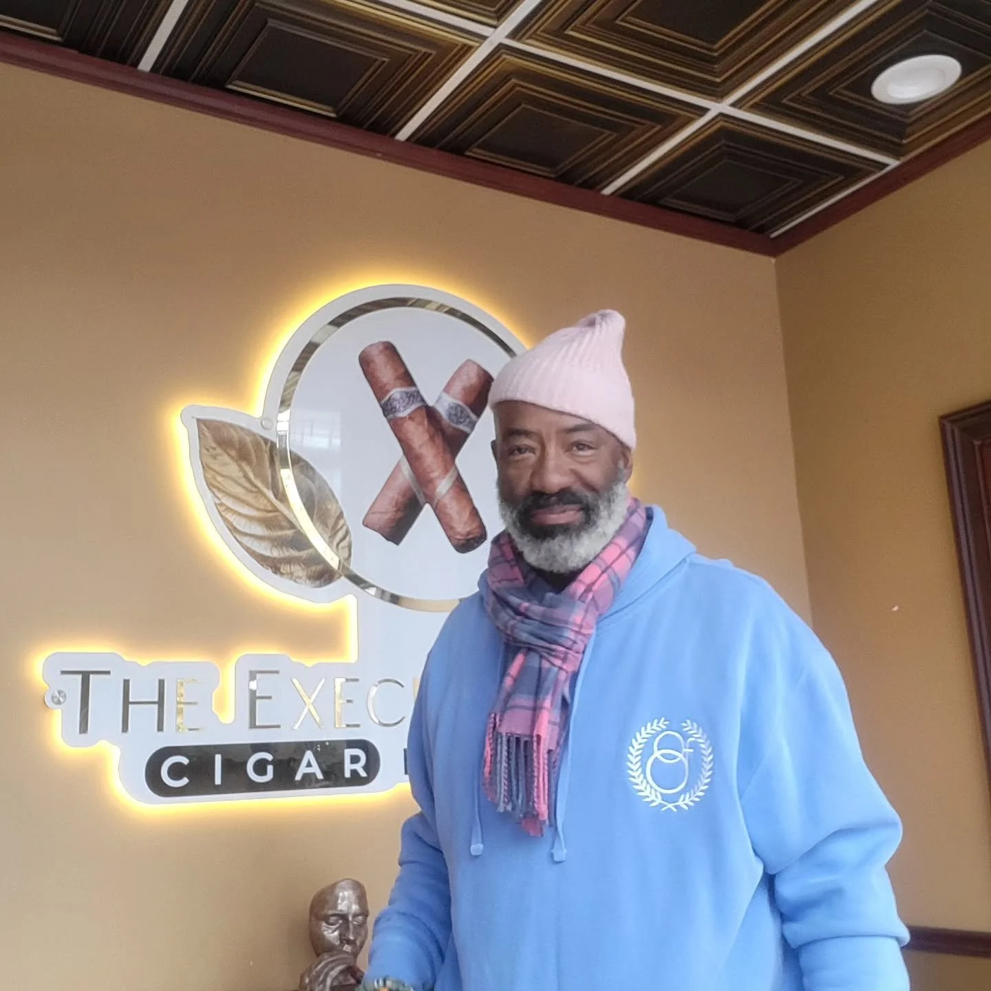 #theexecutiveleafcigarlounge #housemaduroOnDeck #KawanOofApparel