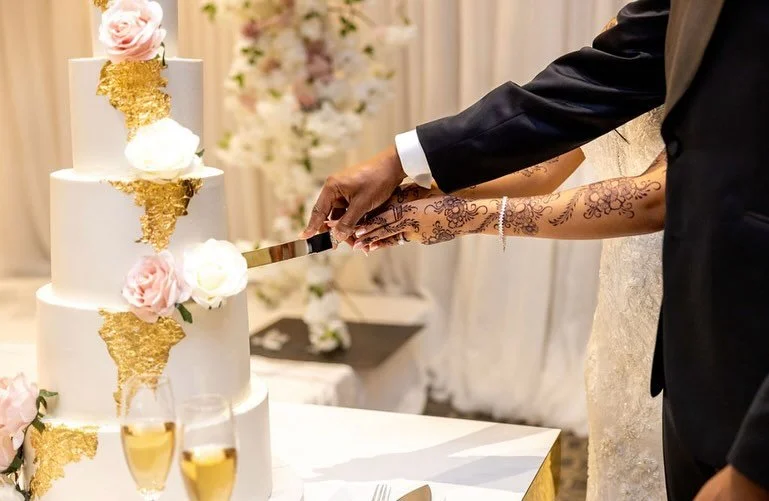 Here&rsquo;s to sweet moments and even sweeter beginnings 🍰💍 Cutting into forever, one slice at a time. 

Wedding Planner - @lovepeacefulevents 
Photographer - @yasminfphotography 
Cake by @paradisebanquethall 

#2024bride #2025bride #weddingcakede