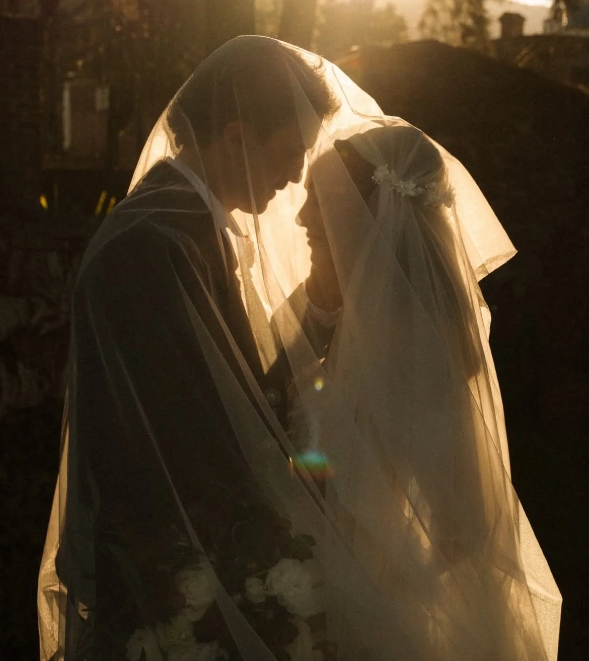 Veiled in light and love ✨ 

Captured beautifully by @carolinecooperphoto 
Venue @quintasancarlos 
Gown @madilanebridal @luv_bridal 
Bride @___vanessademarco