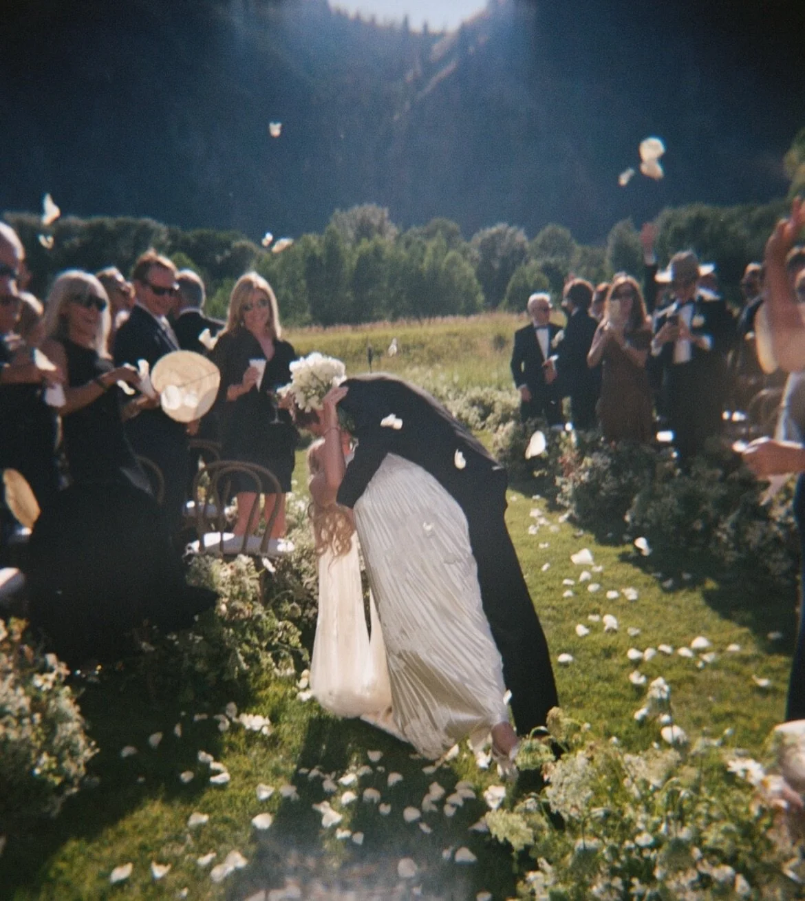 A Moment before forever 🕊️ 

@brettheidebrecht 
@londyn_grey_events 
@taylordeventssv 
@blushcreekchairrentals 
@daniellefrankelbride 
@chantelle_makeup 
@danielle_anspach_hair