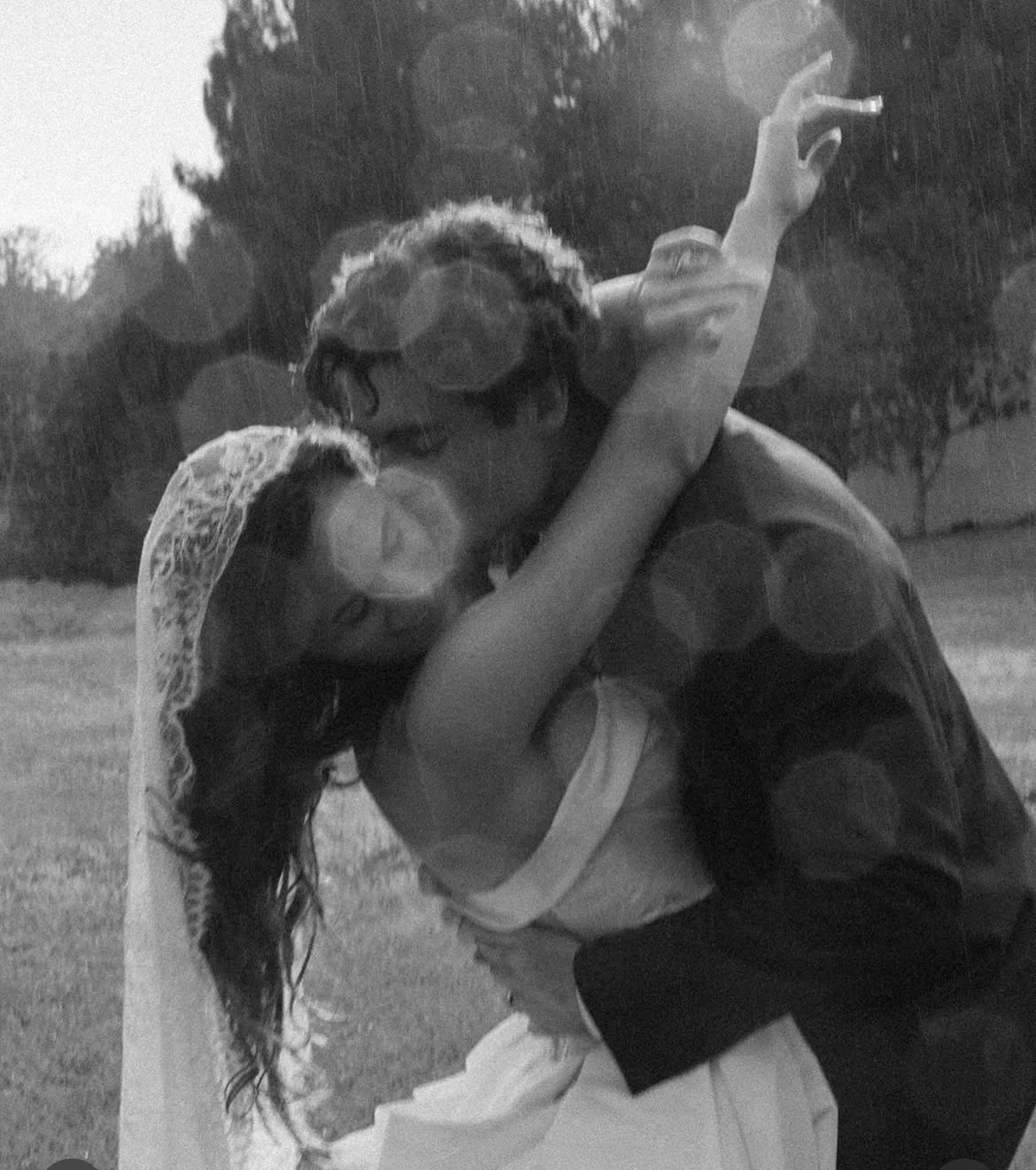Happy is the bride that rain falls on 🕊️ 

Beautifully captured by @estherscanon 
Lovers @gracenoelle_ + @john_stricker