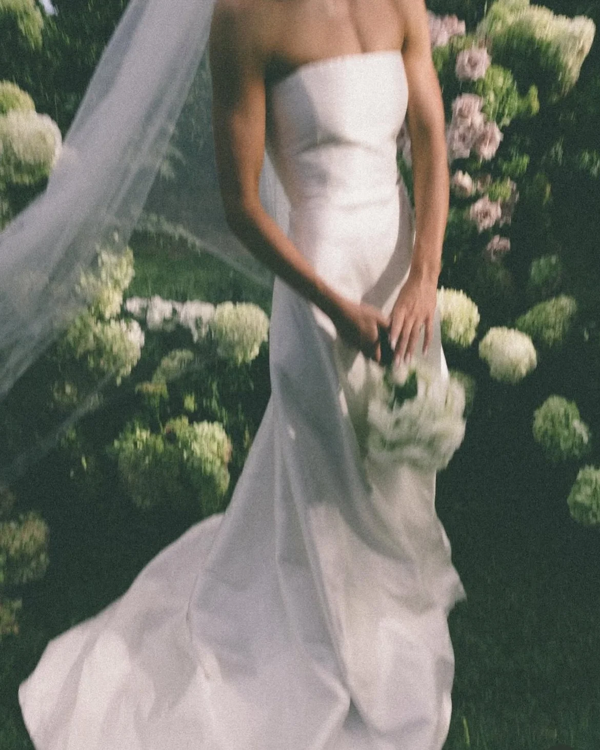 Beauty, distilled 🕊️ 

Bride @lucyymacdonald captured beautifully on film by @stephanandnakita 

Gown @kennyandharlowbridal