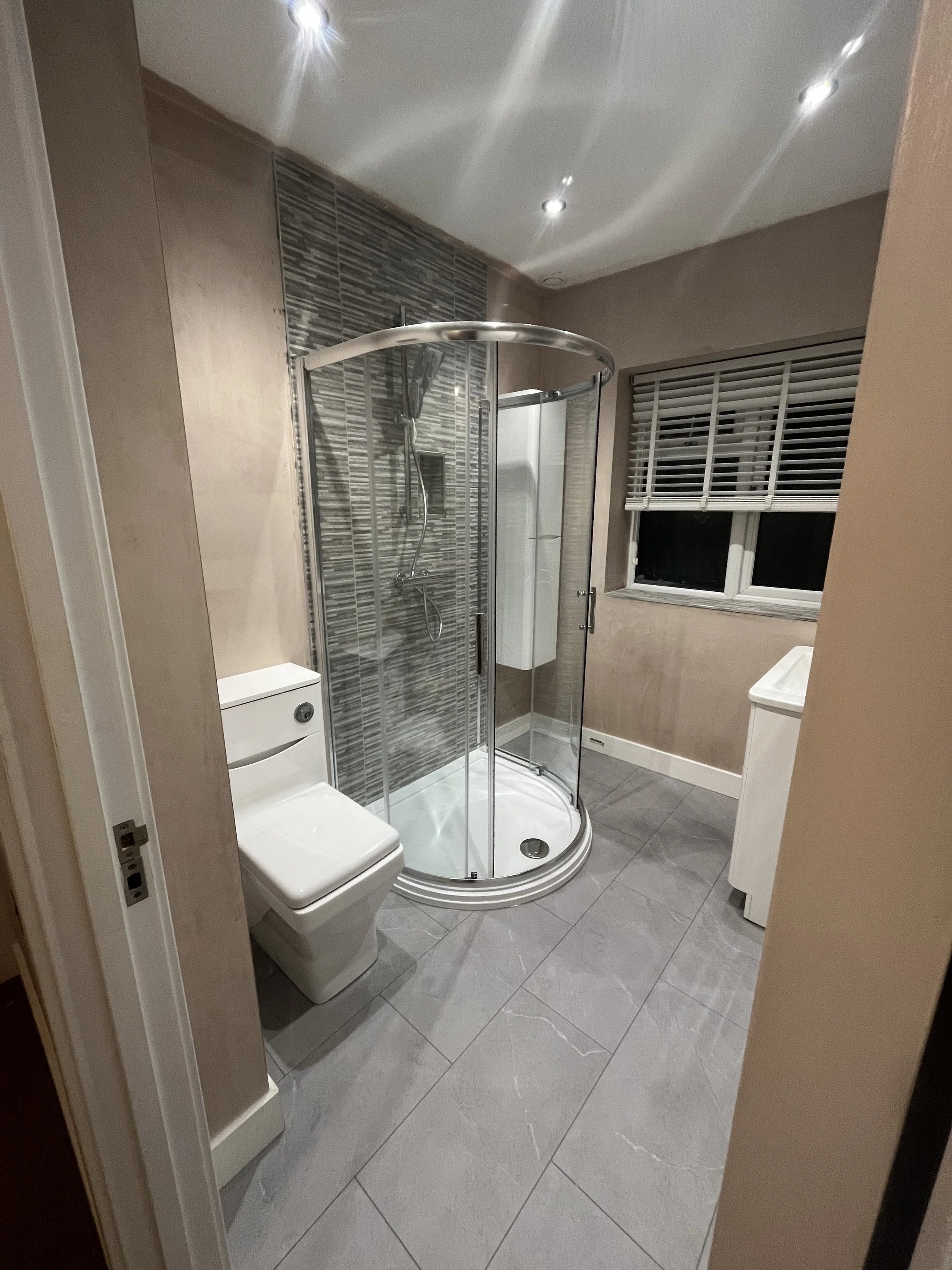D shape shower bathroom