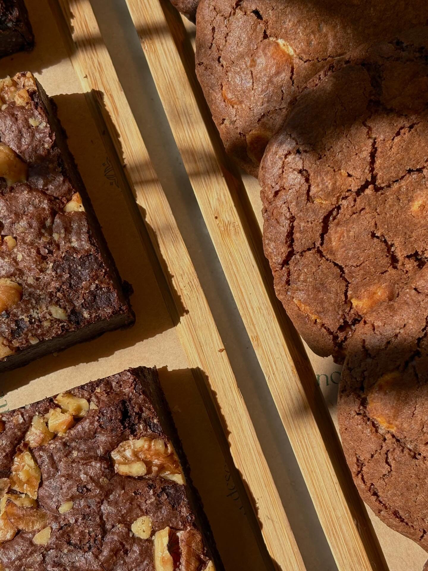 Bloome for the community 🩷

As&iacute; se vive el brunch 100% gluten free desde tu terraza favorita en Barcelona ✨😊

Nuestros Blummus Fibra, Avocado Toast &amp; the Cocoa Pancakes desde el POV de Sissel! 

Gracias @sisselmeretes for the pics! 

#bl