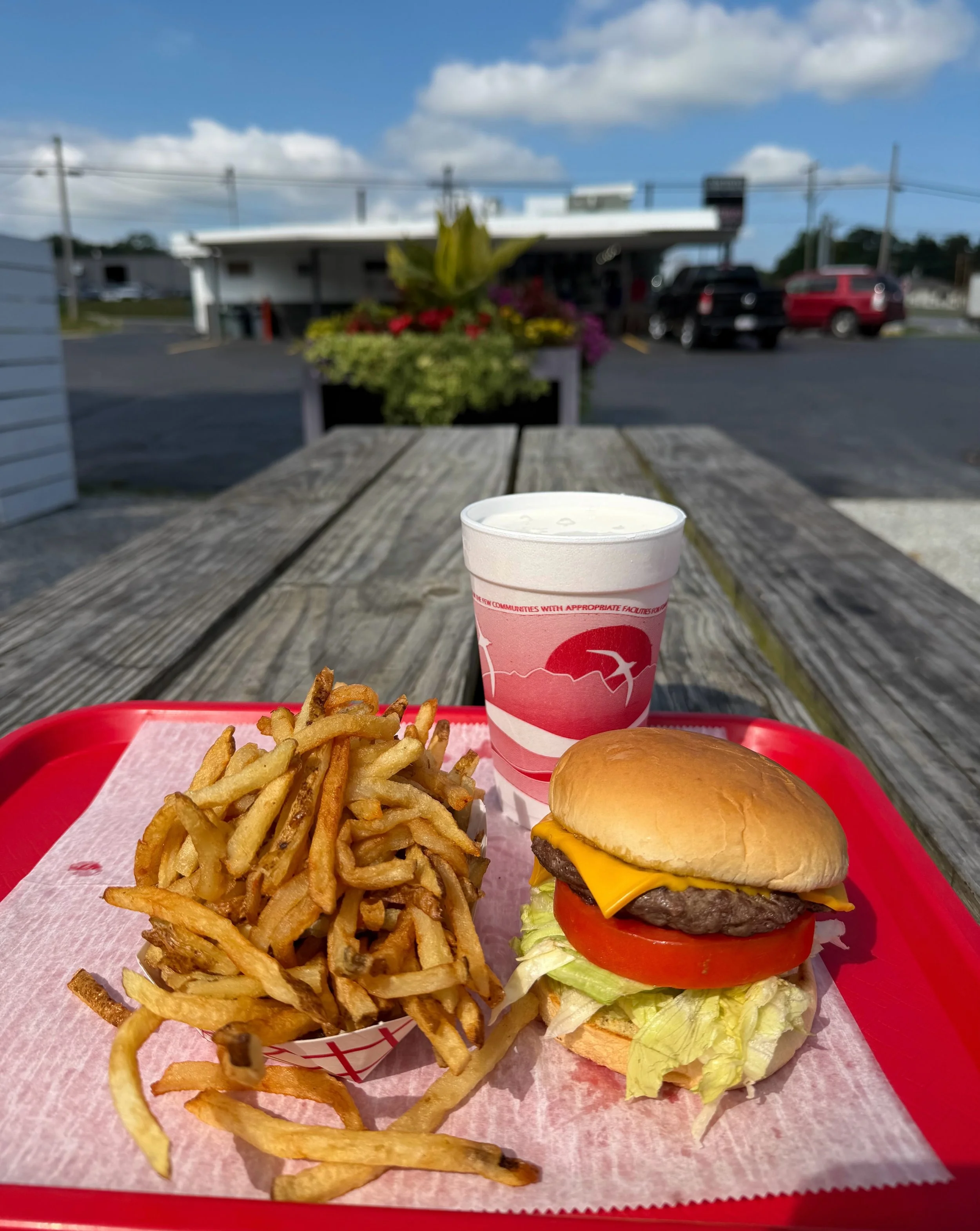 Local beef. Big flavor 🍔 

Our Steak Burgers are sourced from 3D Meats &ndash; a local, family owned butcher shop. Keep it plain, add cheese &amp; bacon, or go for the Mushroom Swiss Steak Burger loaded with savory grilled mushrooms and melty Swiss 