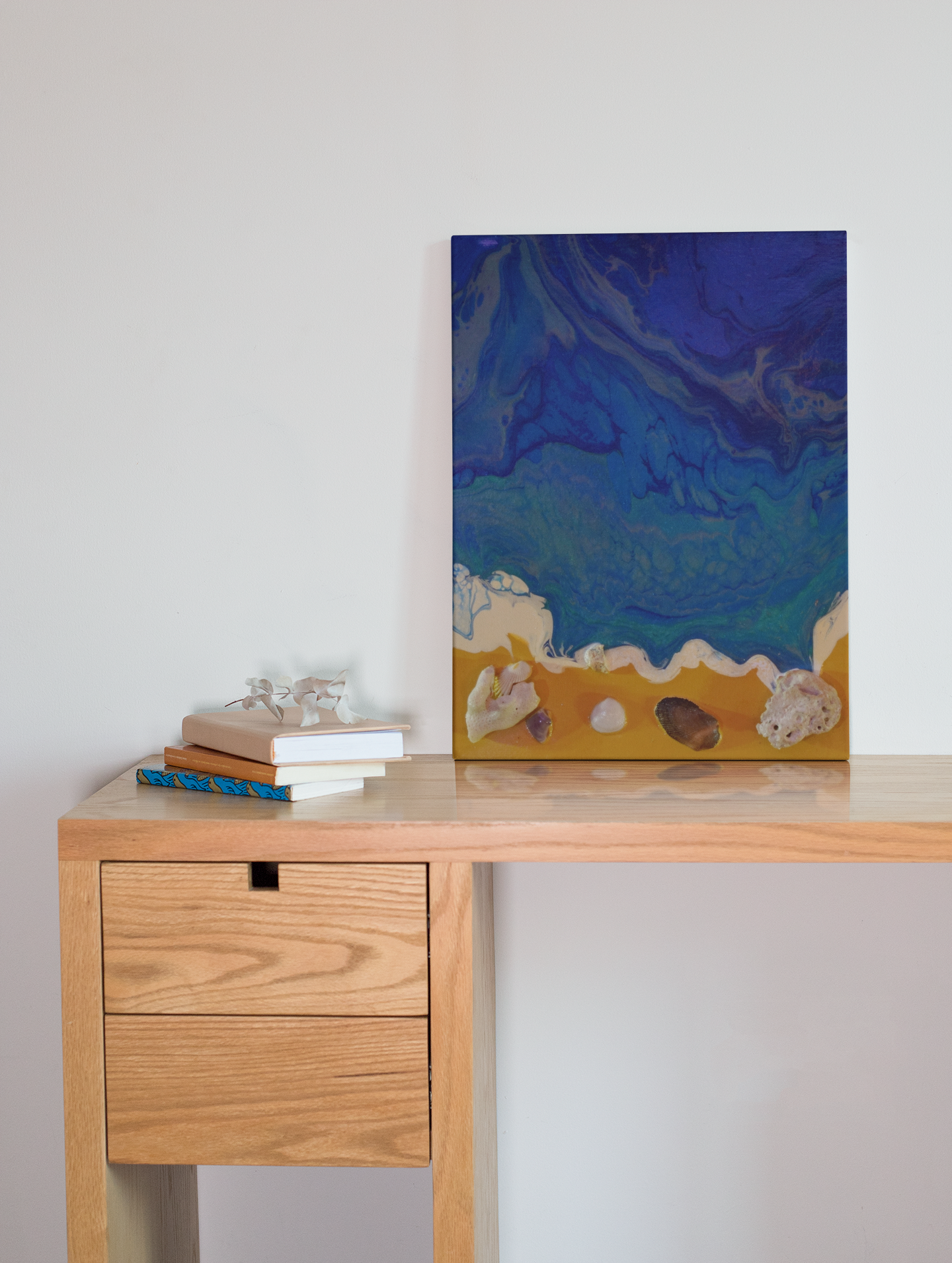 canvas-print-mockup-over-a-simple-desk-25874.png