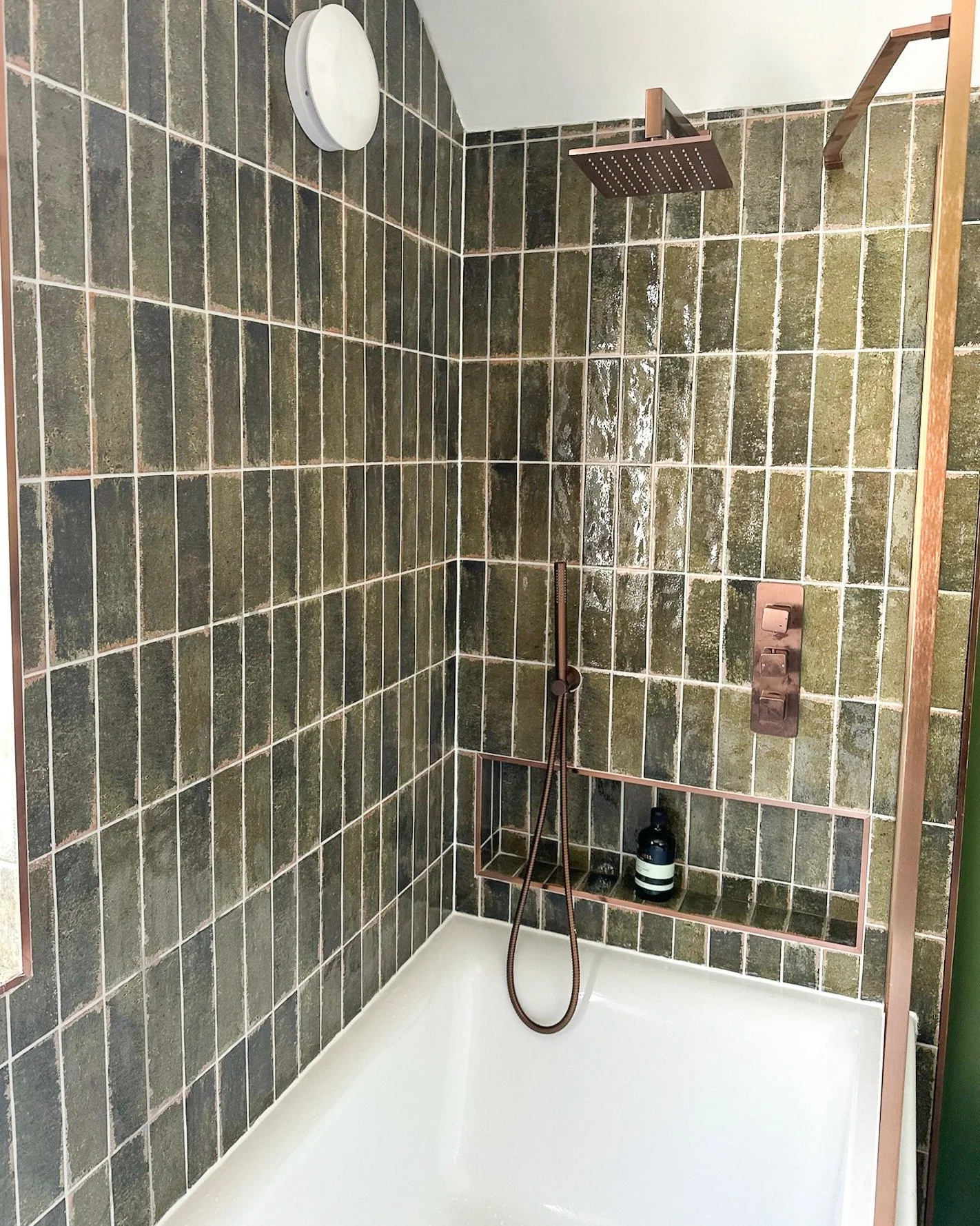 Project spotlight! 👇🏼

Charlotte and Shane laid the groundwork for their bathroom renovation by stripping the space back to its bones. However, upon inspection, we discovered that the previous installer had tiled directly onto floorboards. To recti
