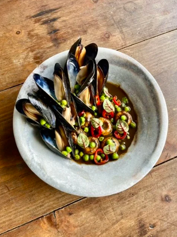 Pez Restaurant Hudson New York Chef Efrén Hernández Mussels