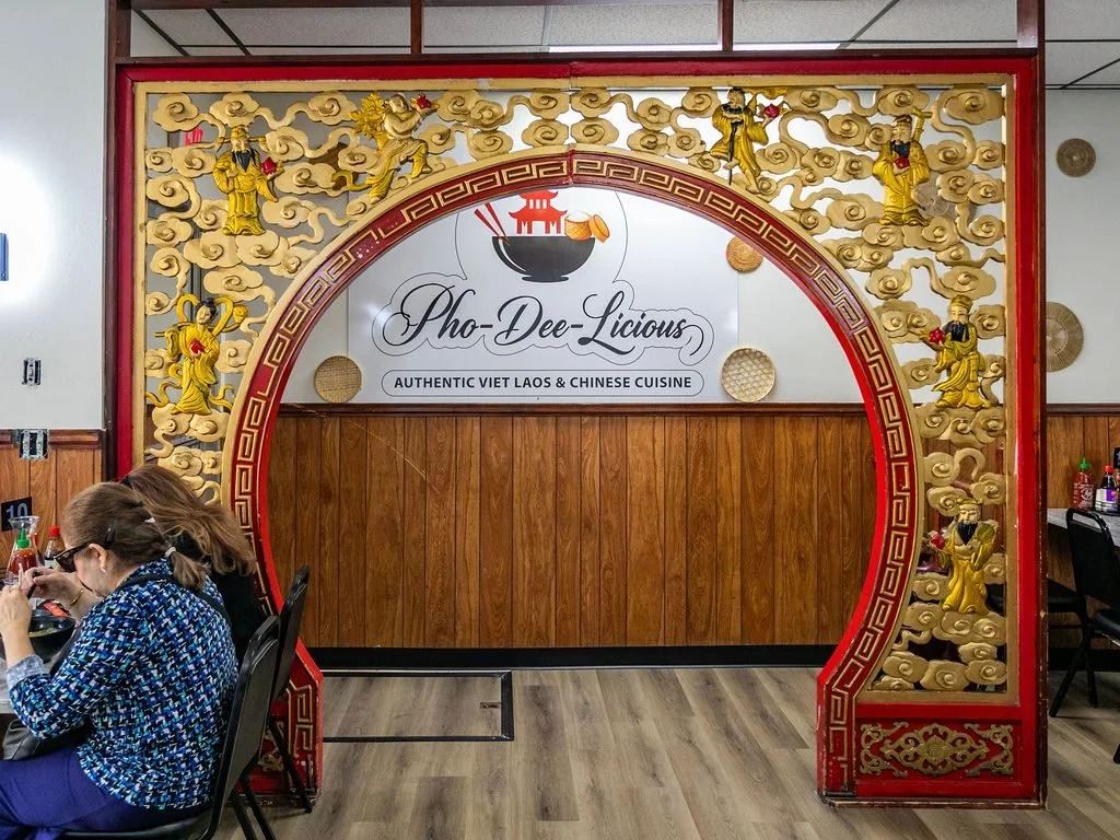 Pho Dee-Licious Des Moines Moon Gate