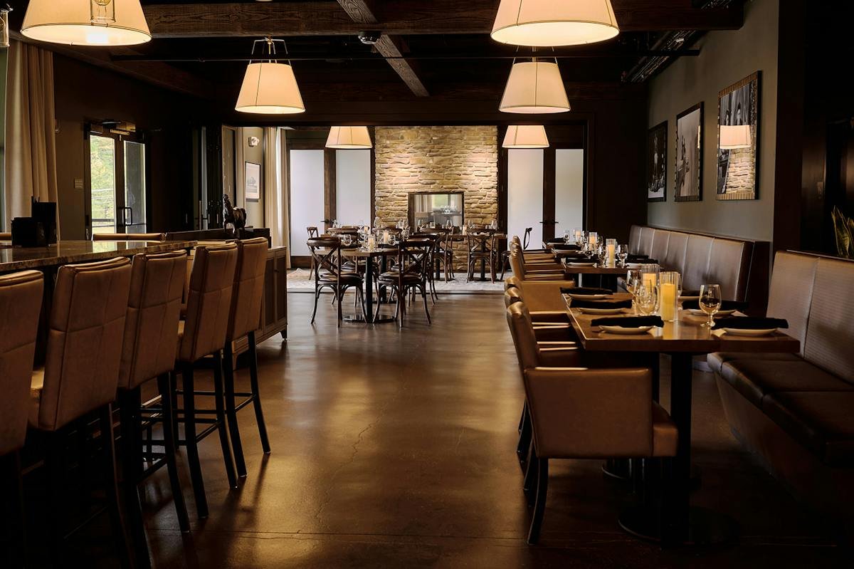 1818 Grille Bath Ohio dining room
