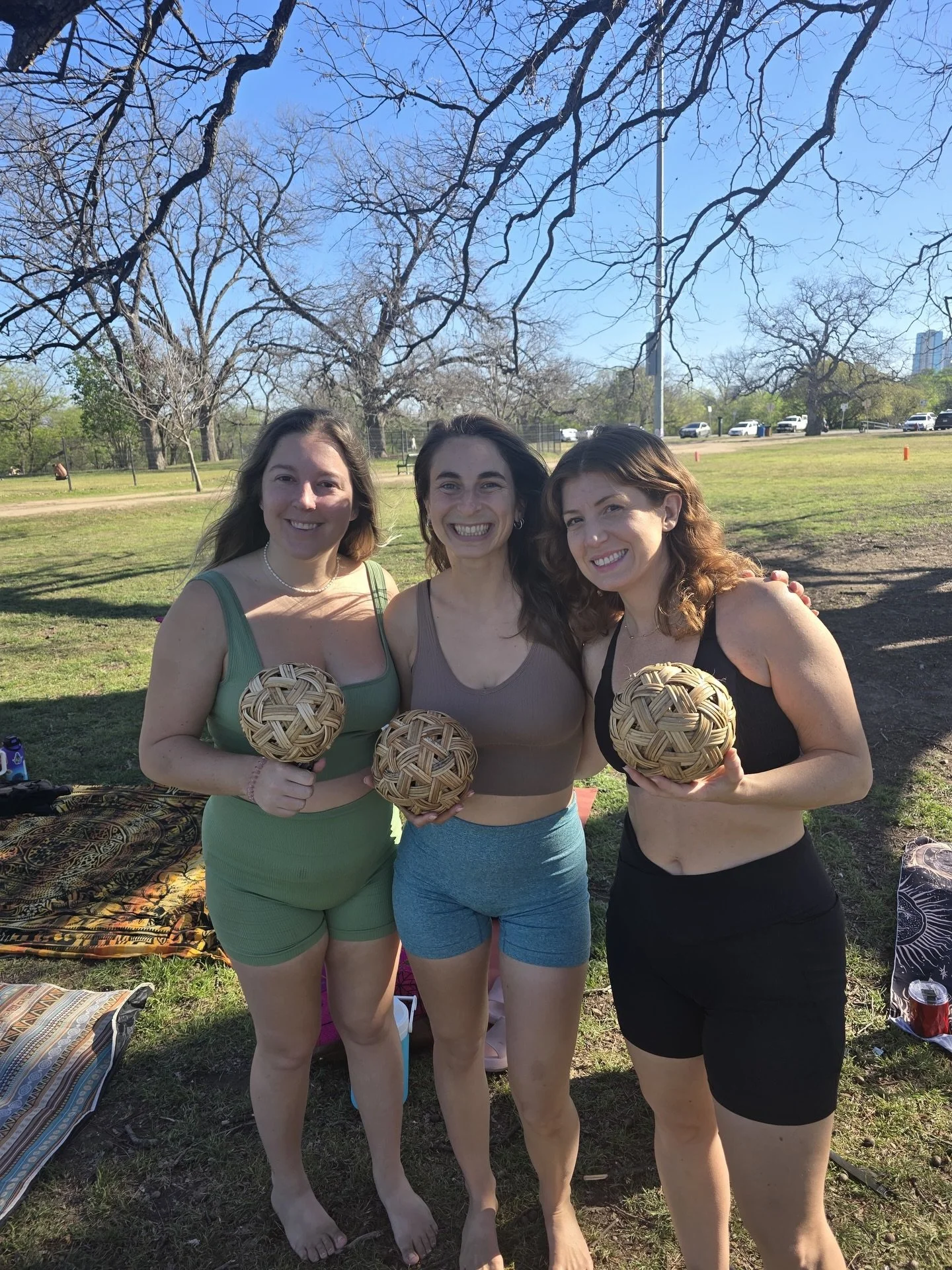 Austin keeps showing up 🙌

20+ Chi Ballers at Barton Springs today &mdash; all working together to keep the rally alive. 

Different skill levels, different backgrounds&hellip; one shared rhythm.

Hits got faster. Rallies got longer.
Strangers stepp