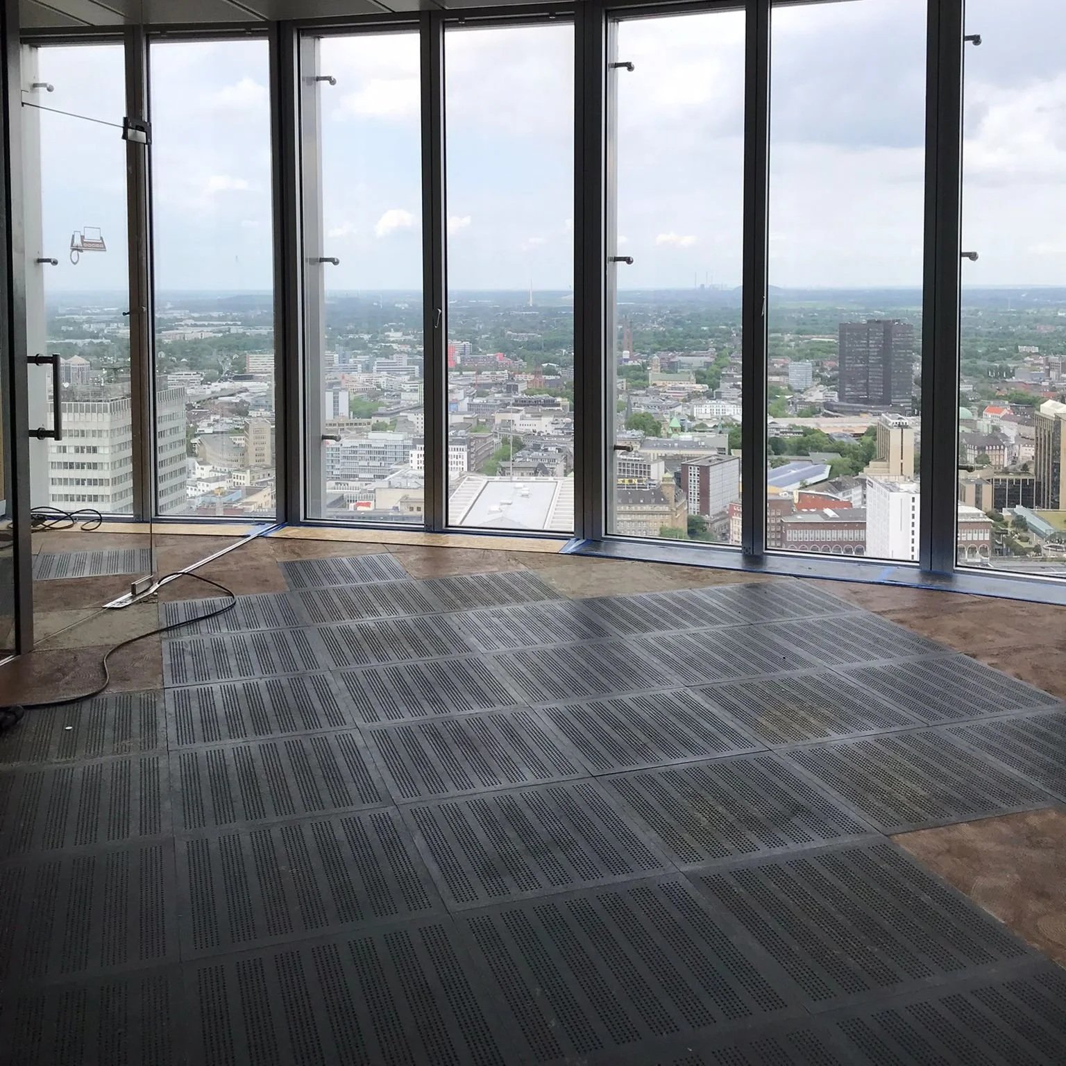 Sanierung von Doppelboden auf 1000 qm für Immobilienentwickler