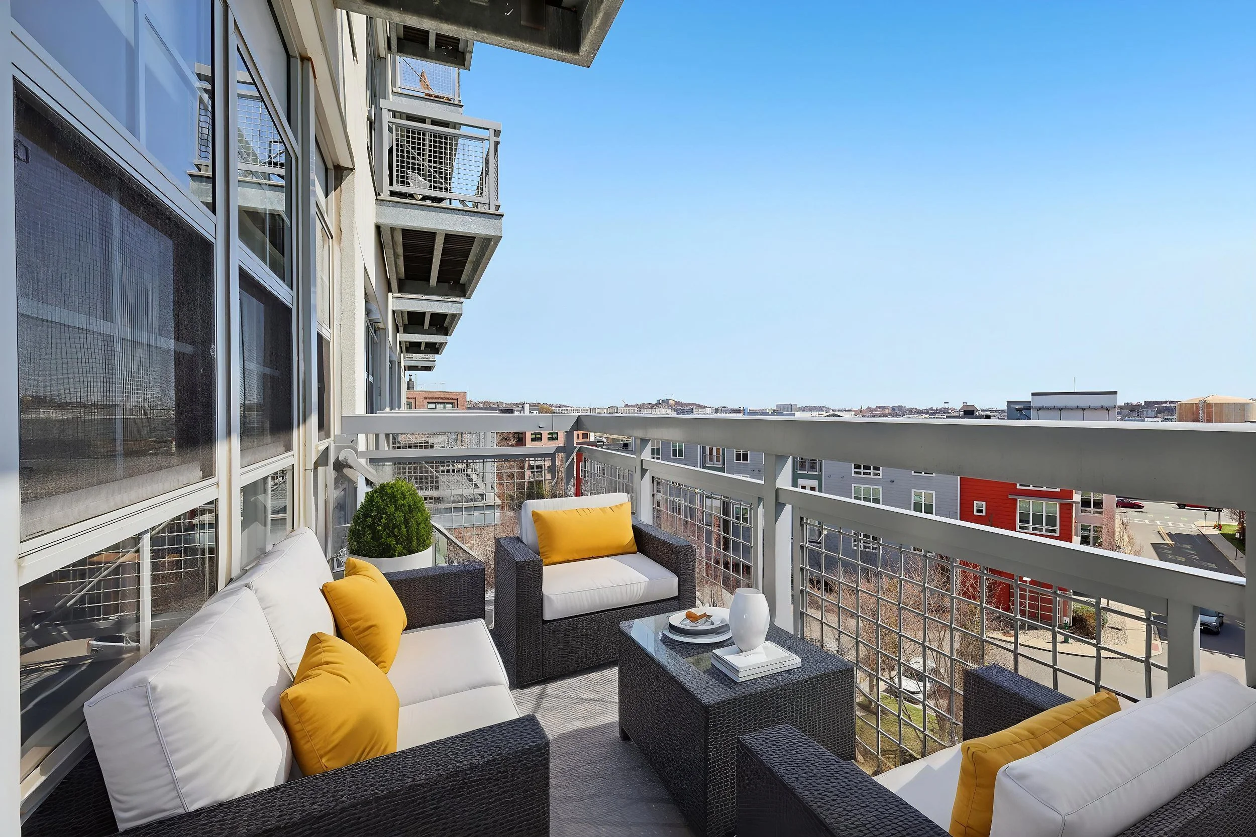 Balcony 2.jpg