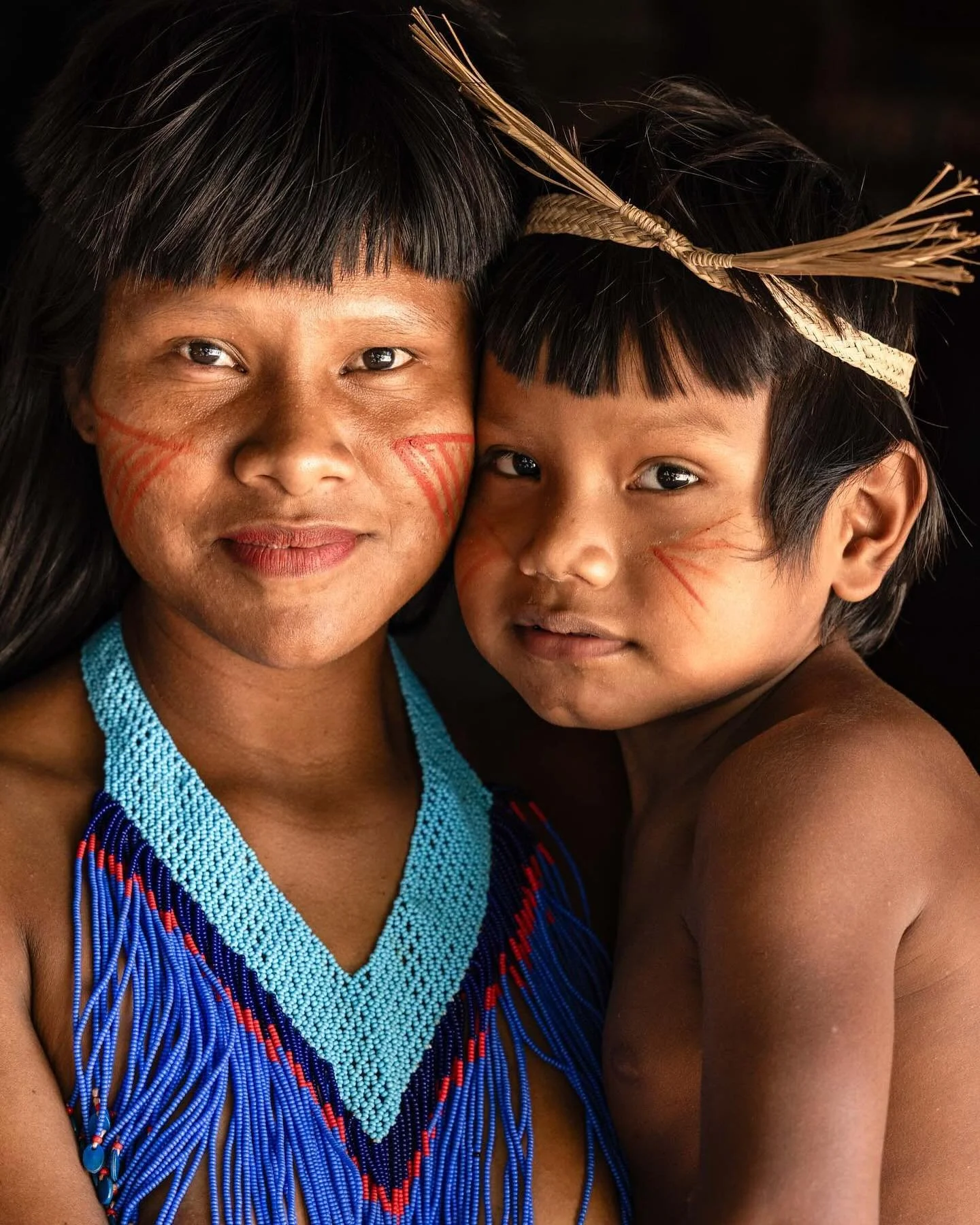 M&aacute;rcia kr&atilde;jar&ecirc; e seu filho Mois&eacute;s Xooco da etnia Krah&ocirc;