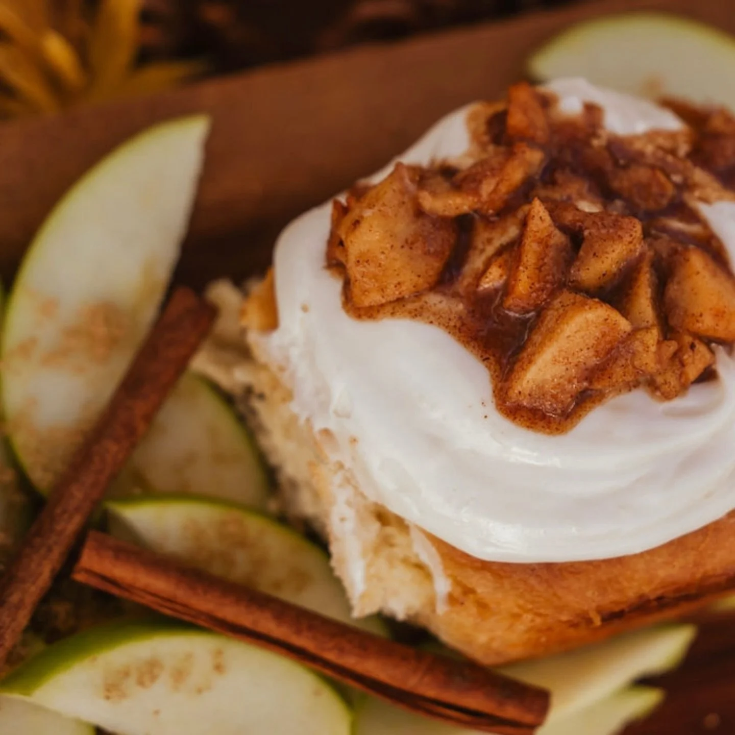 Happy Sunday!! Tara&rsquo;s Cinnamon rolls are the freshest and fluffiest cinnamon roll you&rsquo;ll ever have. Roasted green apples smothered in a cinnamon mixture of glory on top of homemade icing&hellip; the cinnamon roll itself (homemade, with th