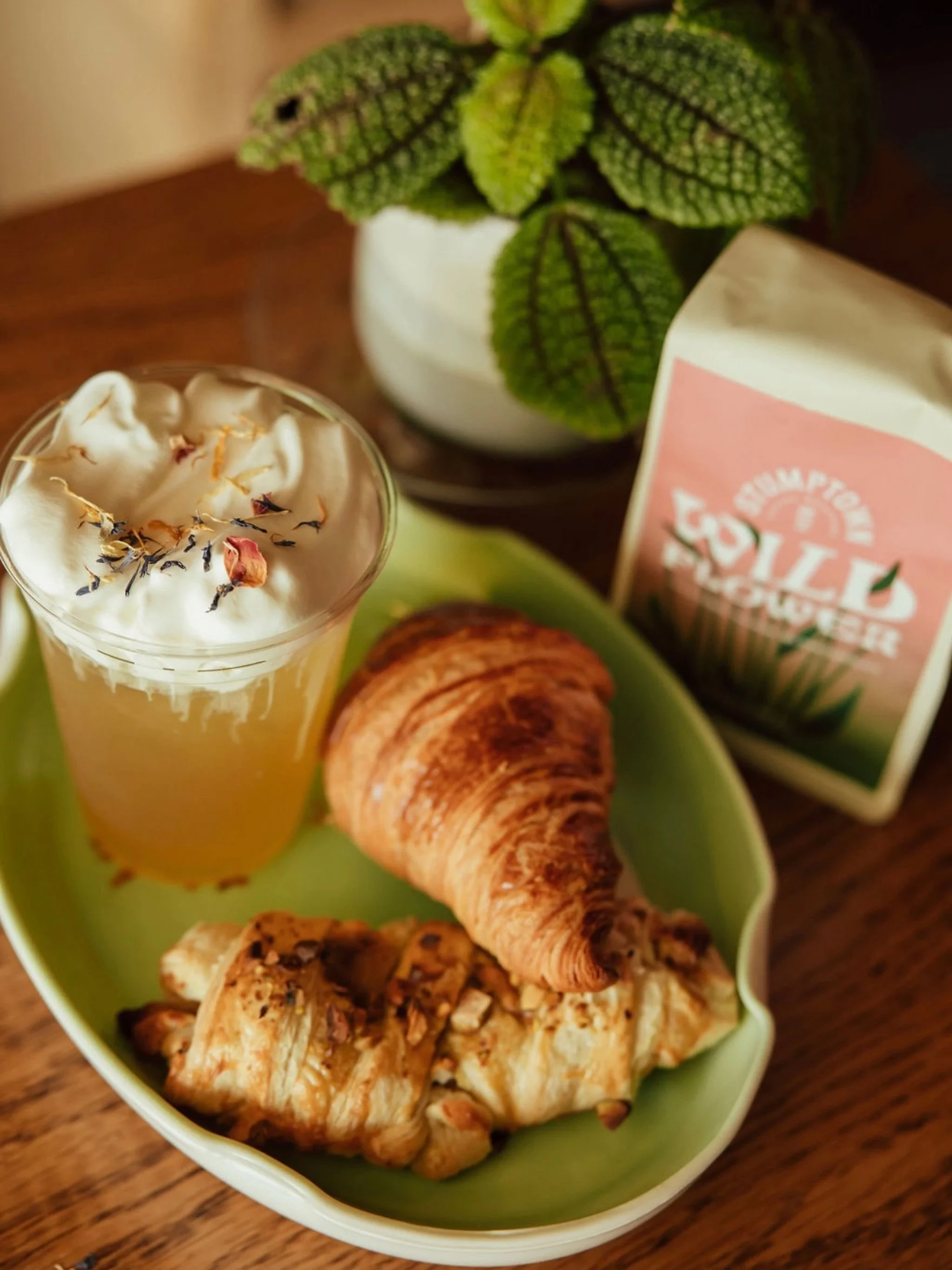 Close your eyes&hellip;. Picture yourself walking into a vibrant cafe with a &ldquo;welcome in&rdquo; greeting from people who are excited to see&hellip;you get to the register and order a refreshing bevy from the specials menu and say yes to a pista