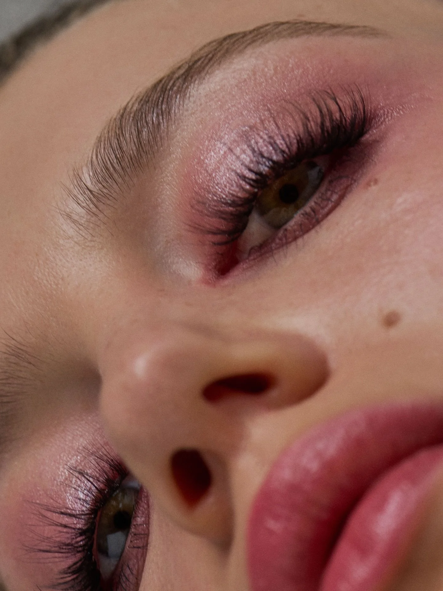 SOFT POWER, publi&eacute; dans Also Journal.

Un projet o&ugrave; la texture de peau, la r&eacute;flexion, la lumi&egrave;re et les nuances fusionnent.

Model : @mandystenzel @covermanagementparis 
Photographer : @chloeromeyer 
Makeup : @christellemi