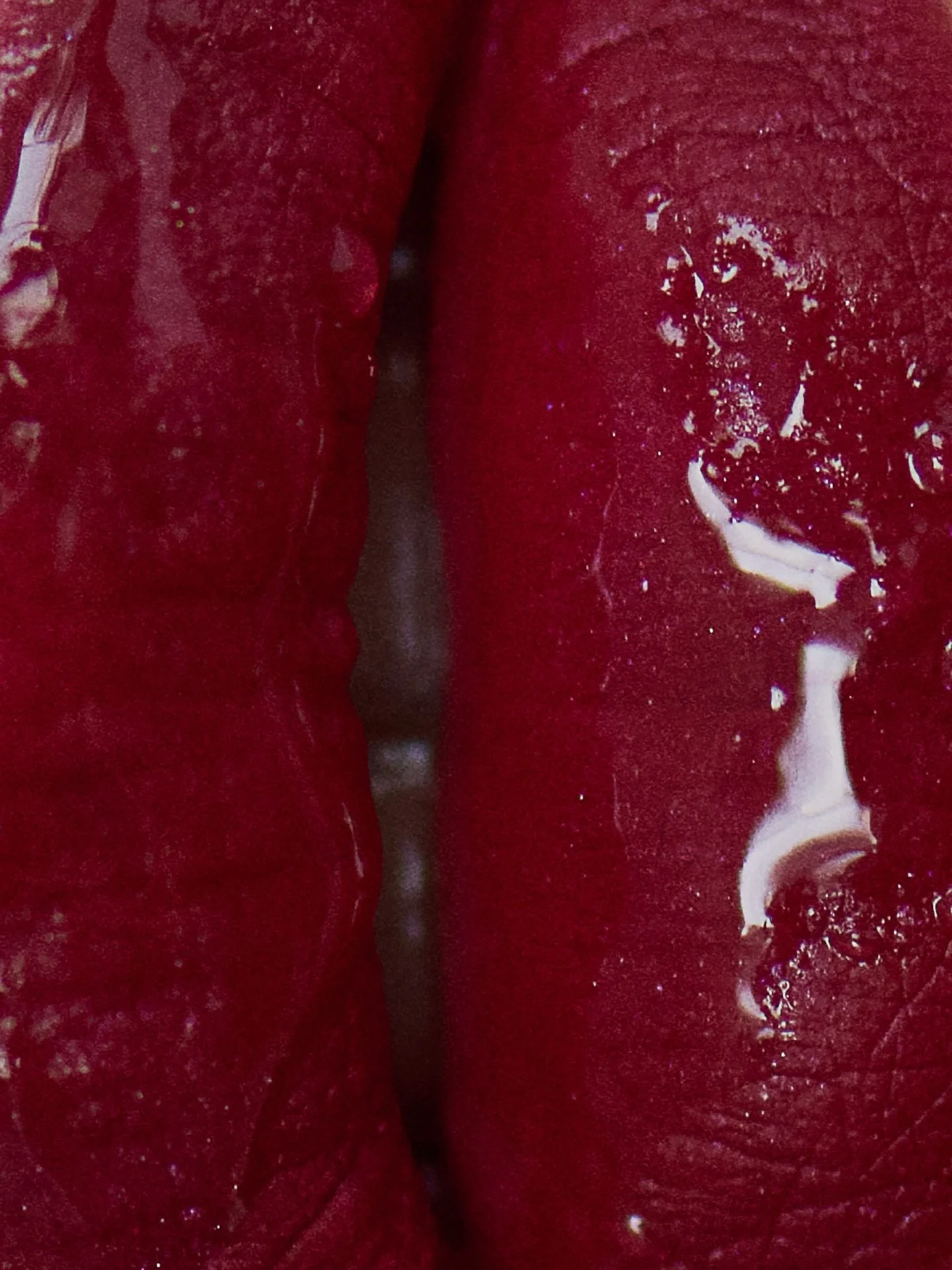 SOFT POWER, publi&eacute; dans Also Journal.

Un projet o&ugrave; la texture de peau, la r&eacute;flexion, la lumi&egrave;re et les nuances fusionnent.

Model : @mandystenzel @covermanagementparis 
Photographer : @chloeromeyer 
Makeup : @christellemi