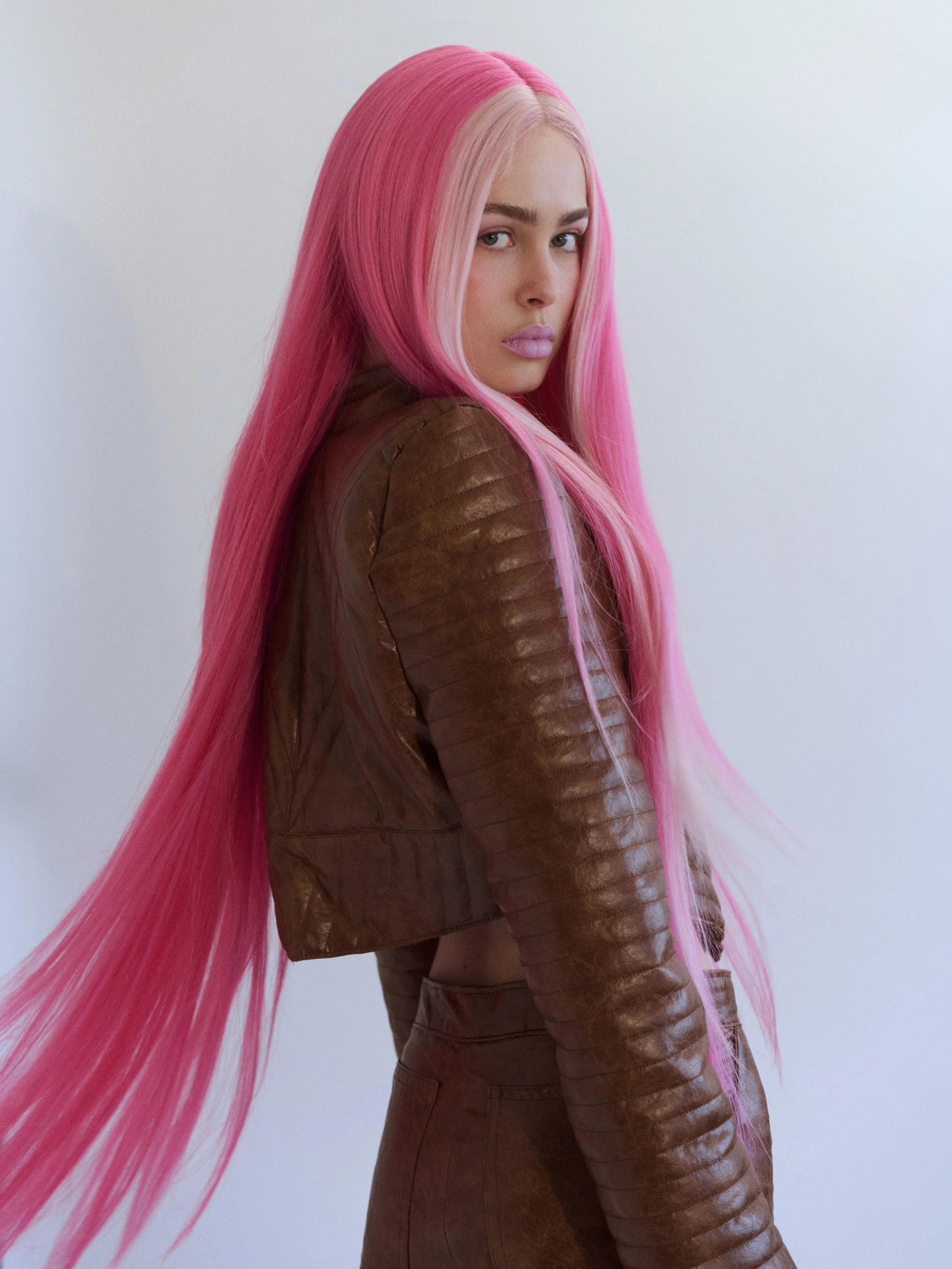 ChristelleMinbourg, GalerieMode, FashionGallery, ModeHauteCouture, FashionPhotography, StylismeMode, ModeTendance, FashionStudio, ModeExclusif, FashionArtistry, GalerieFashion, ModeDeLuxe, FashionEditorial, ArtDeLaMode, FashionDesign, FashionInspirat