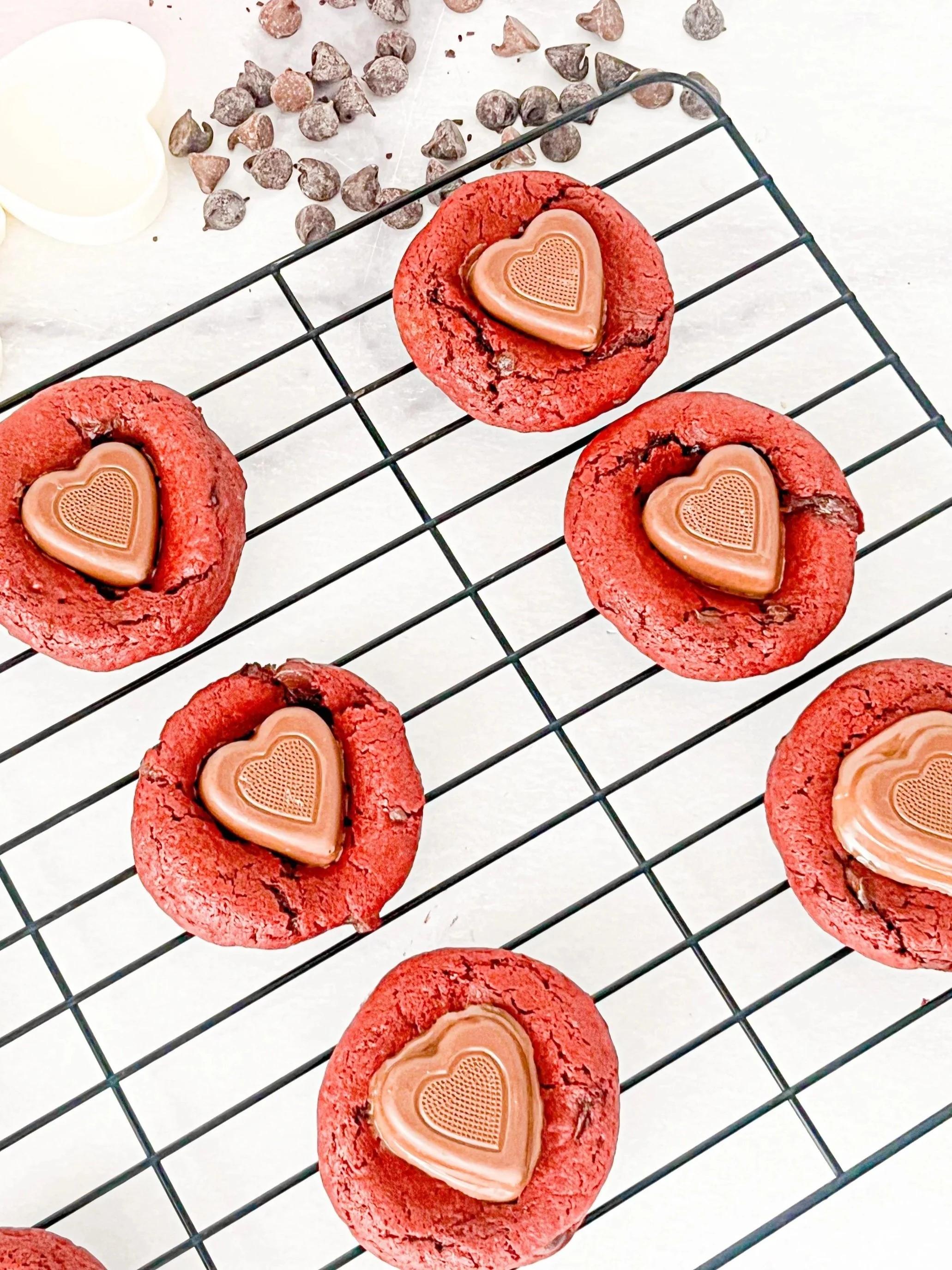 Red Velvet Chocolate Chip Cookies with Chocolate Hearts 💌🍪