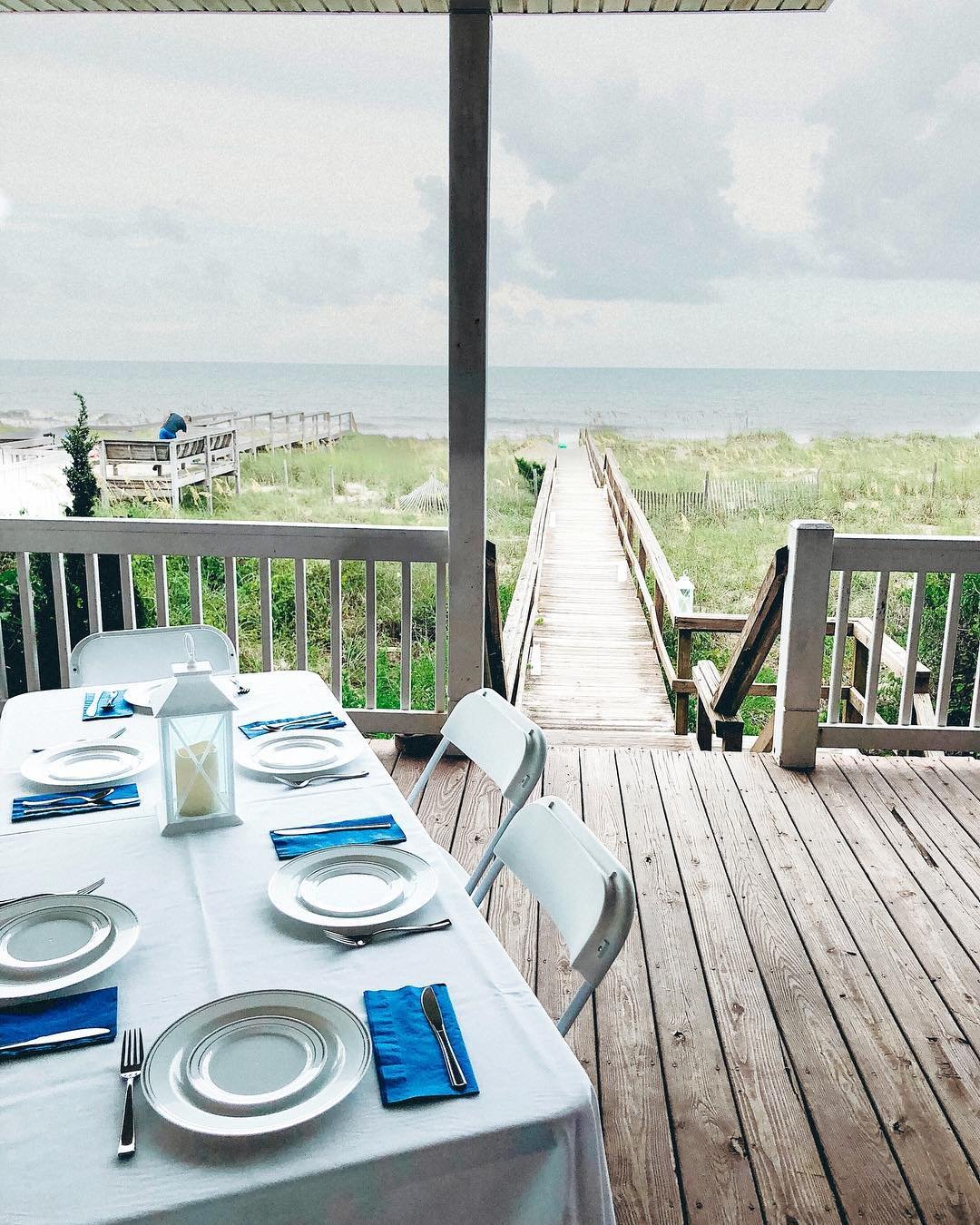 Throwback to this family reunion we got to be a part of last summer. Here&rsquo;s to wishing it was already that time of year to have beach parties.