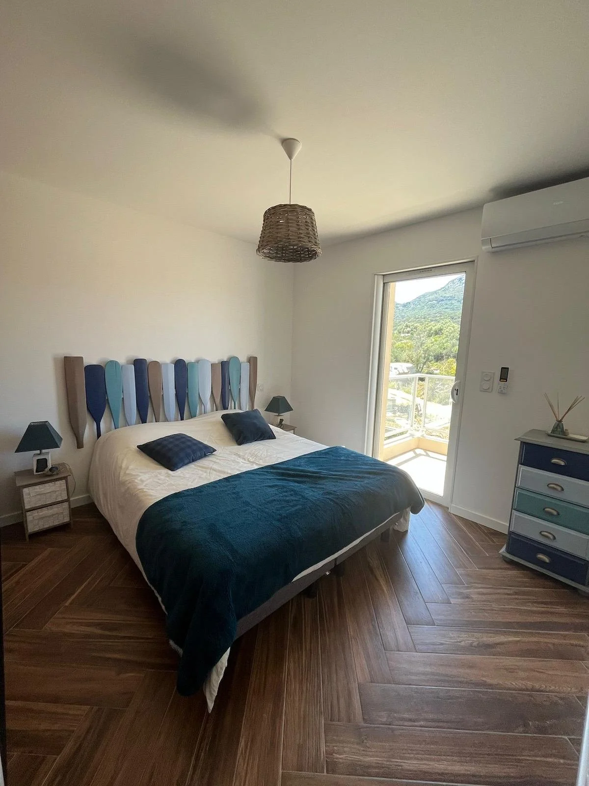 CHAMBRE COTE MONTAGNE.jpeg