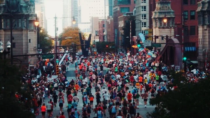 slo-mo selects from sunday in Chicago 🏙️
it&rsquo;s hard not to be romantic about running ❤️
@chimarathon

mile 11 cow bells and cheers w/ @fleetfeetoldtown

@hawi_feysa on her way to the top spot on the podium in 2:13 🥇

the masses make their way 