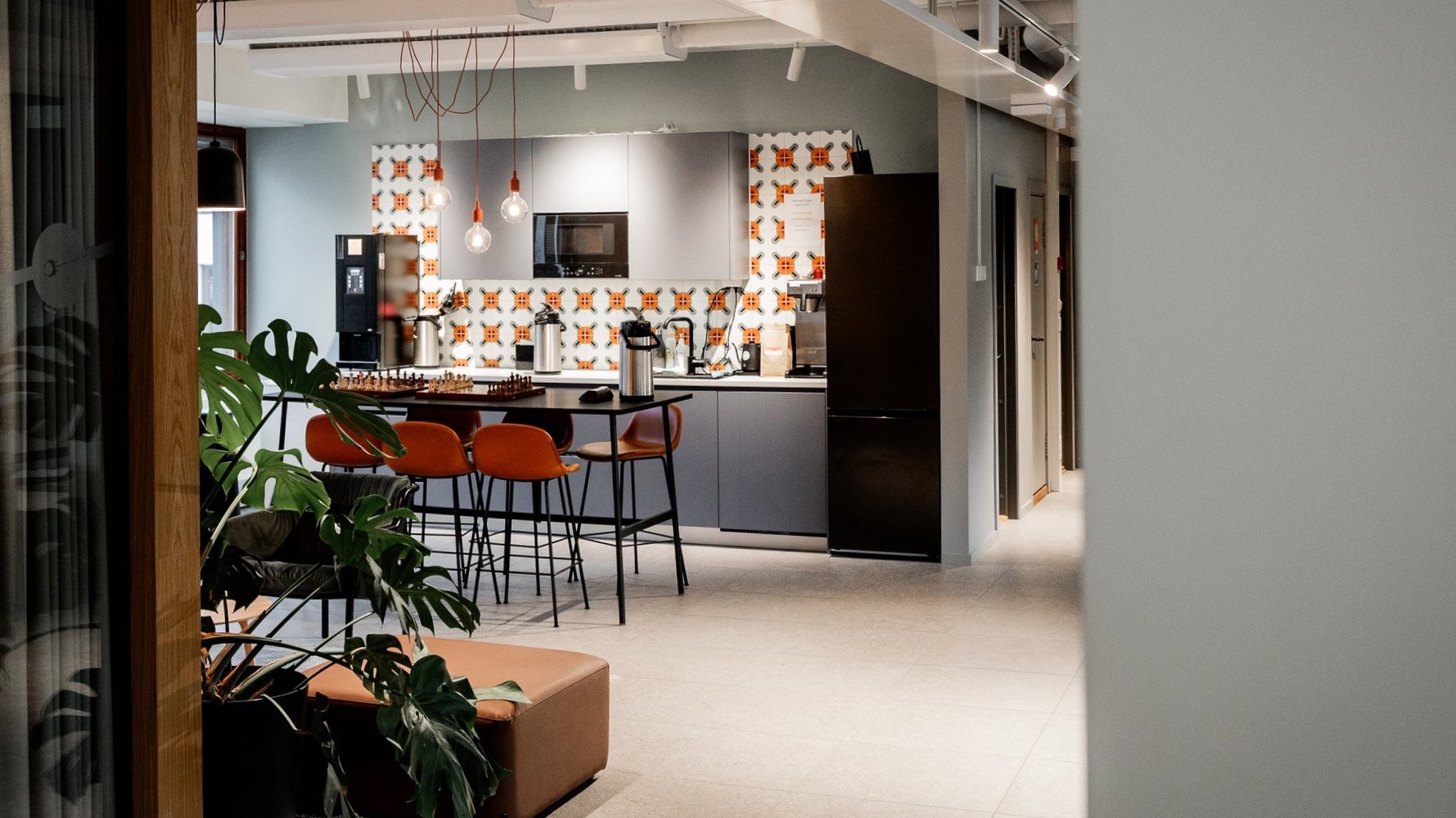 Trenger du bilder av bolig, eiendom eller kontor? Jeg tilbyr profesjonelle bilder + dronefoto av din bolig for en rimeligere penge enn mange eiendomsmegler. Ikke nøl med å ta kontakt!