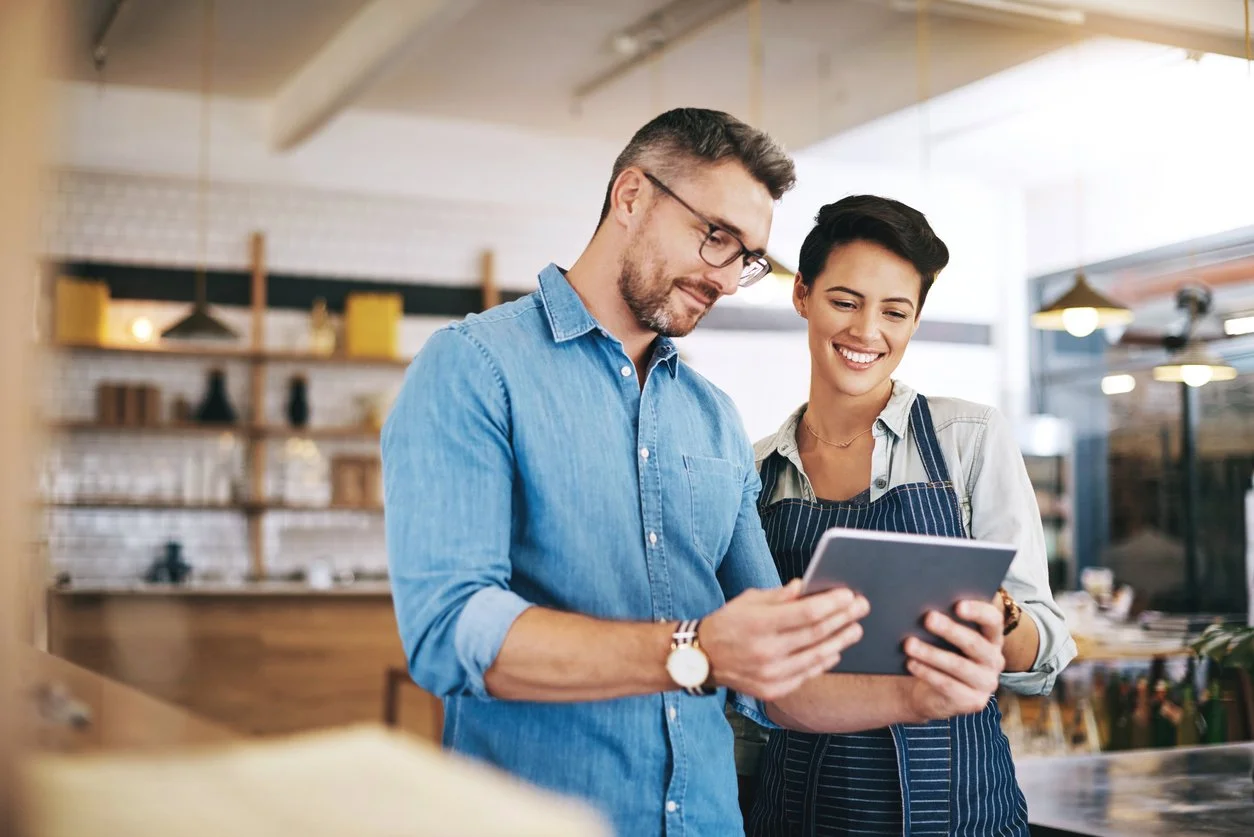 Oranssi carpenter using bench saw