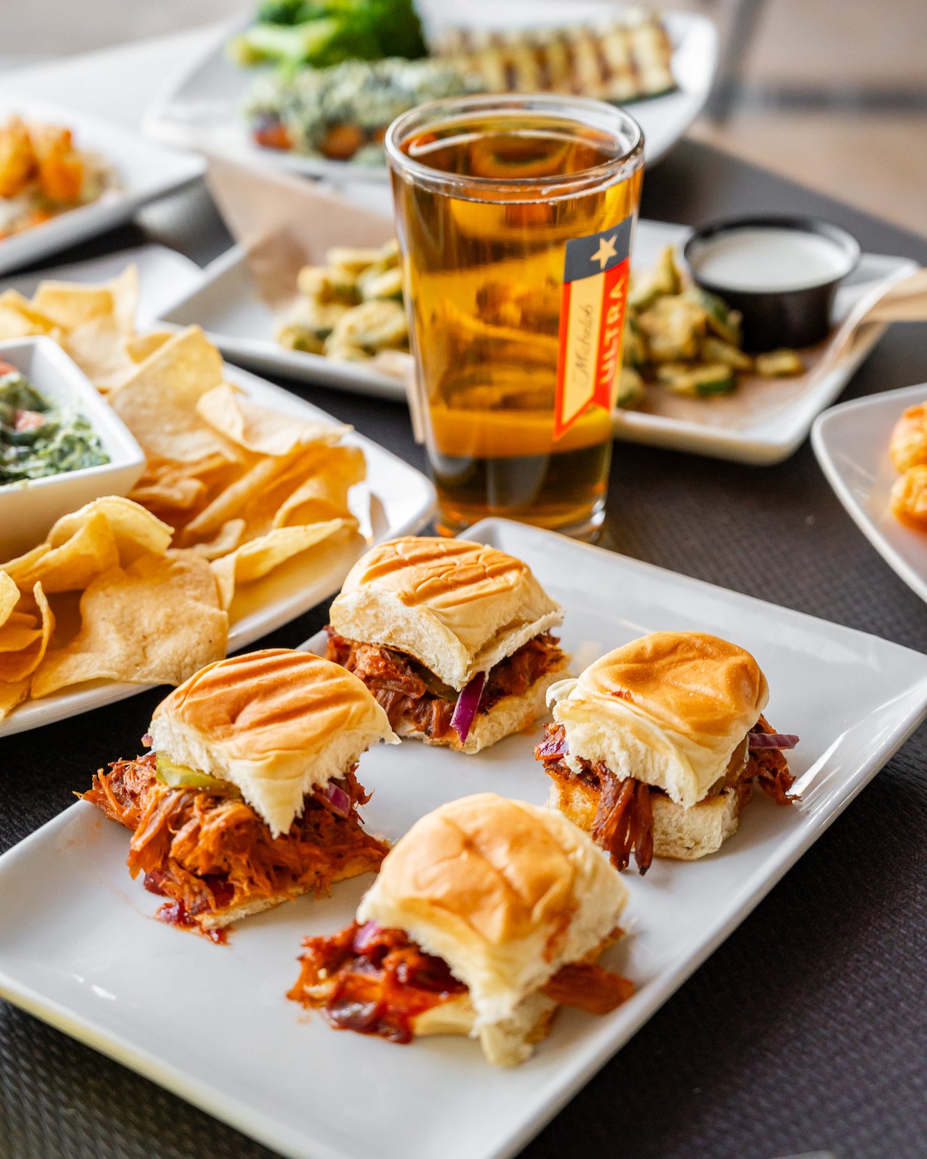 Wings, pizza, and drinks done right. Happy Hour is back to make midweek the best part of your week.

Pull up for Happy Hour today and claim your spot.