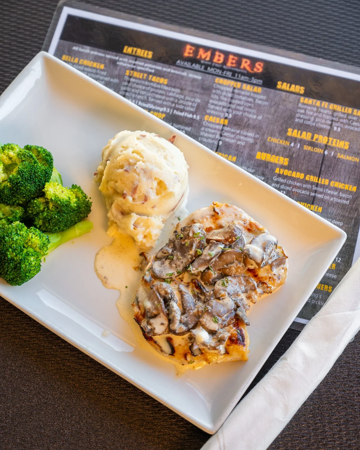 Fast, affordable, and actually good. Our San Antonio lunch specials under $10 are built for busy days and big cravings.

Stop by today and make lunch easy.