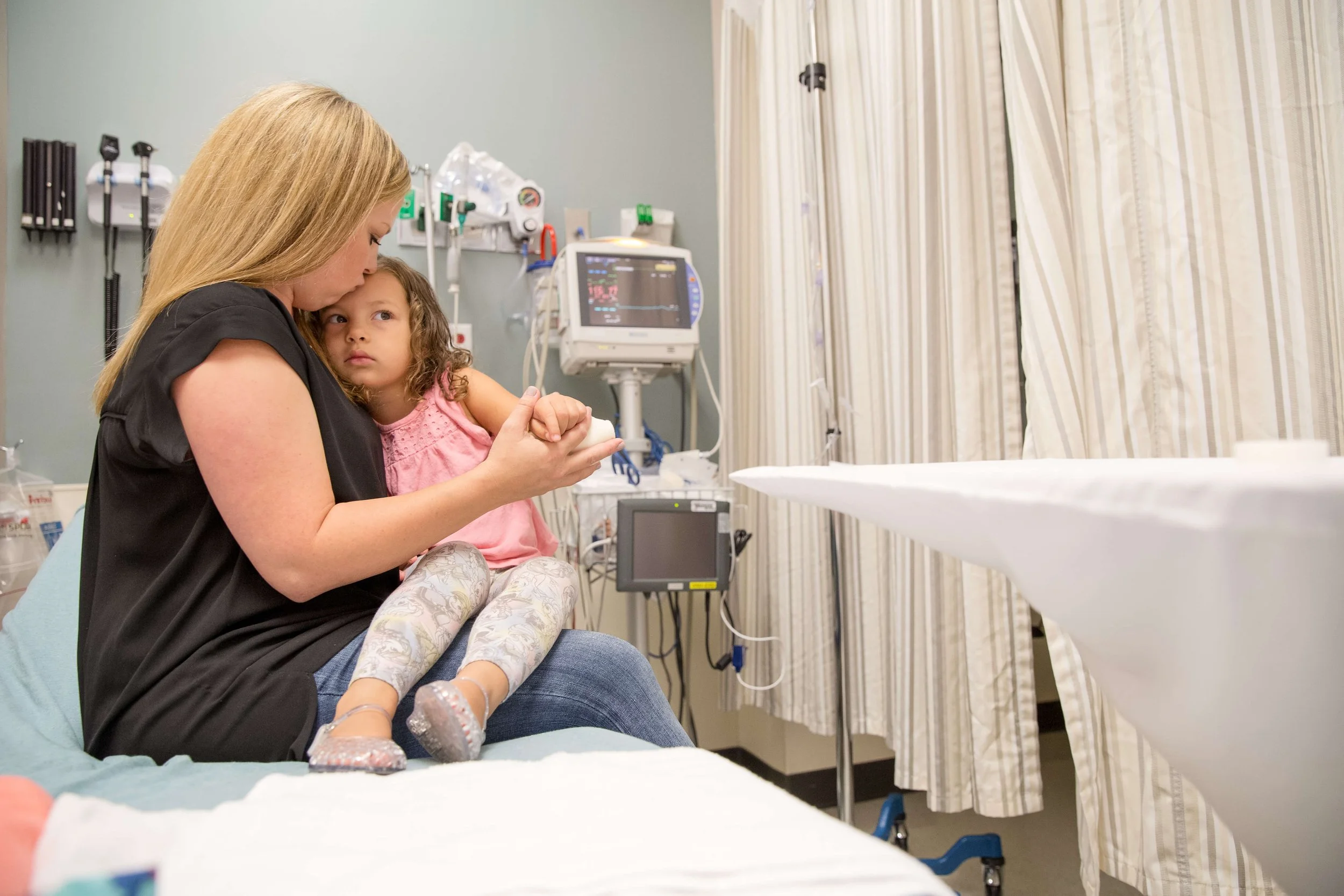 work_healthcare-emergency-room-mom-and-daughter-1.jpg