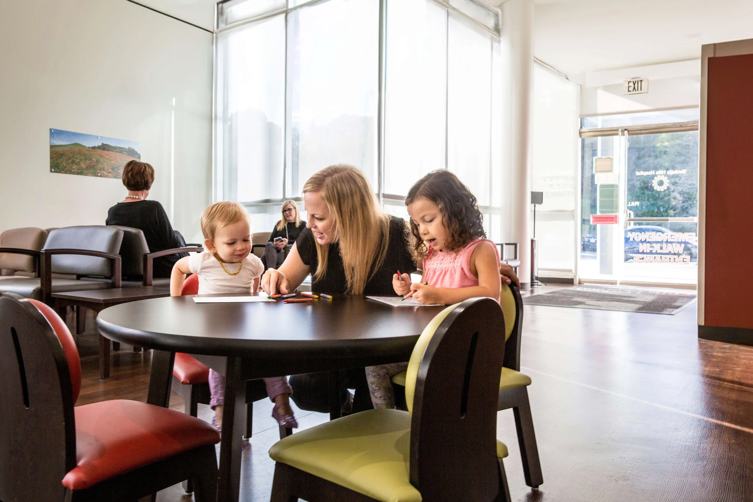work_healthcare-emergency-room-mom-and-kids-waiting.jpg
